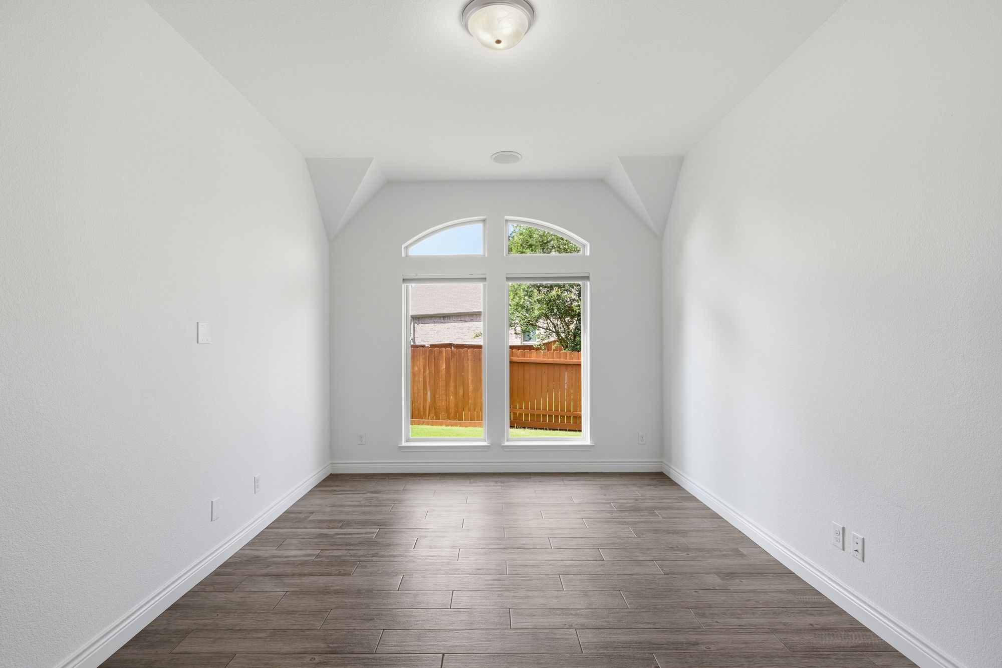 Bedroom with arched windows