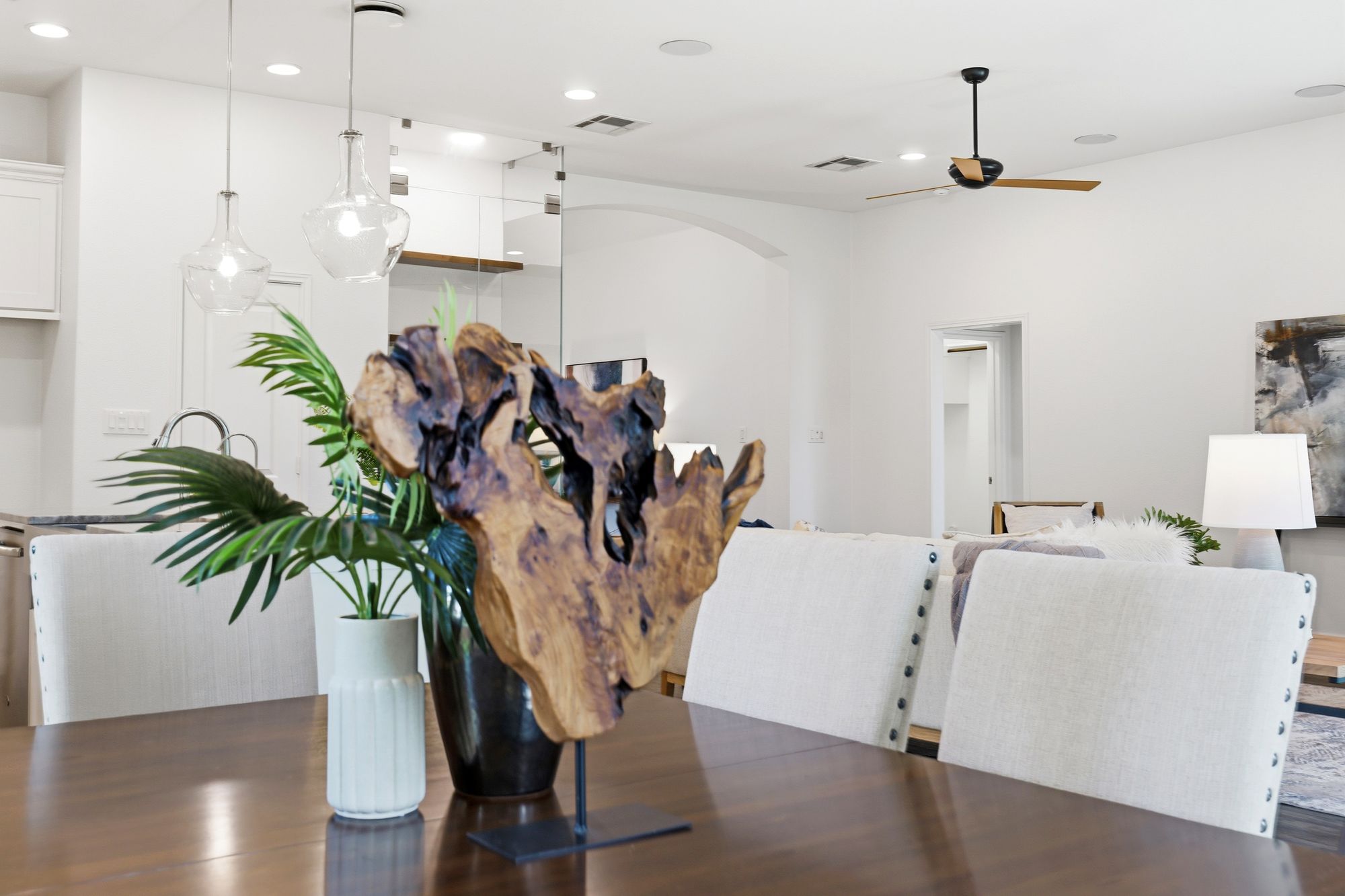 Dining table detail