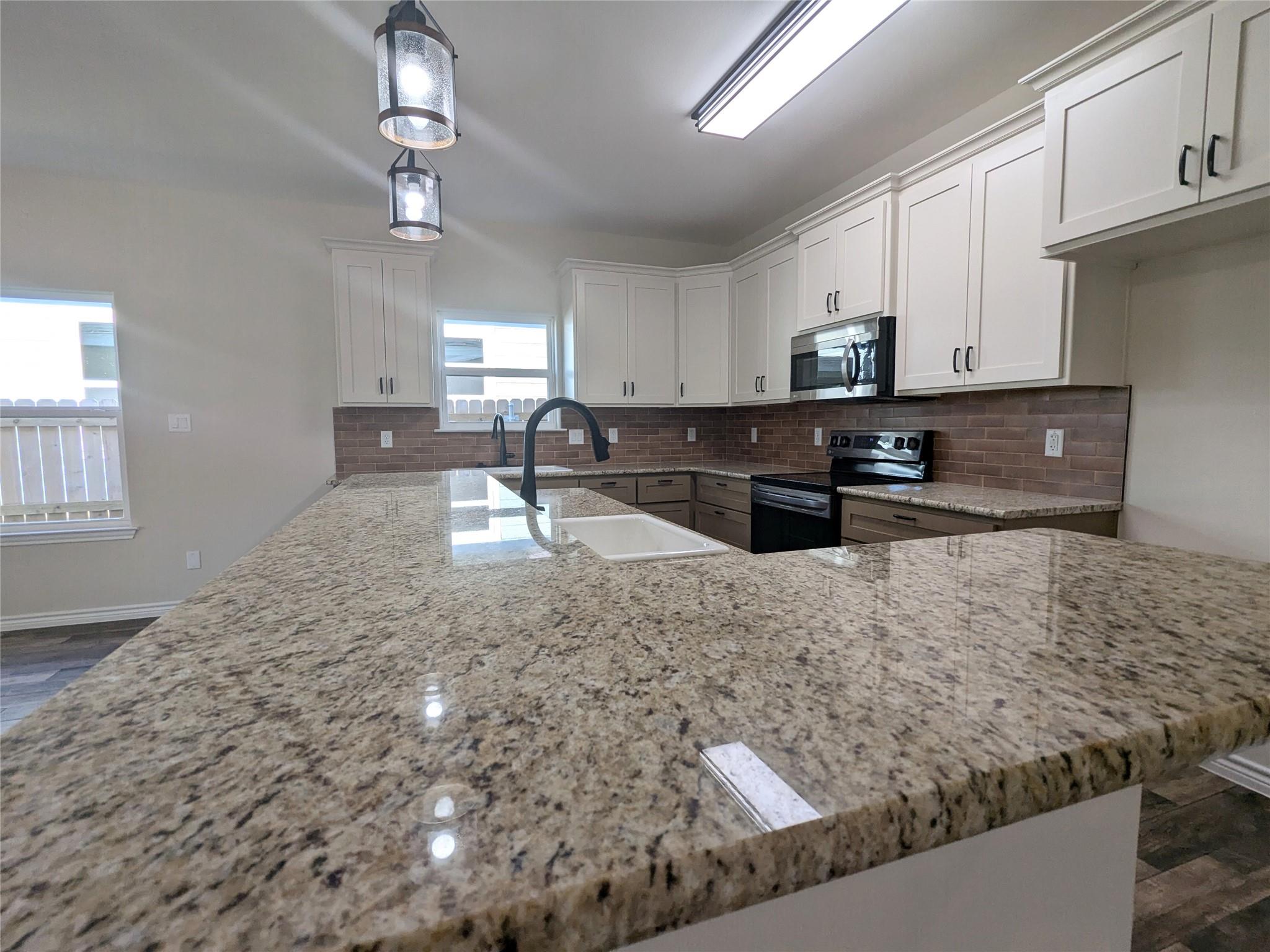 1714 E Avenue G, Lampasas TX 76550