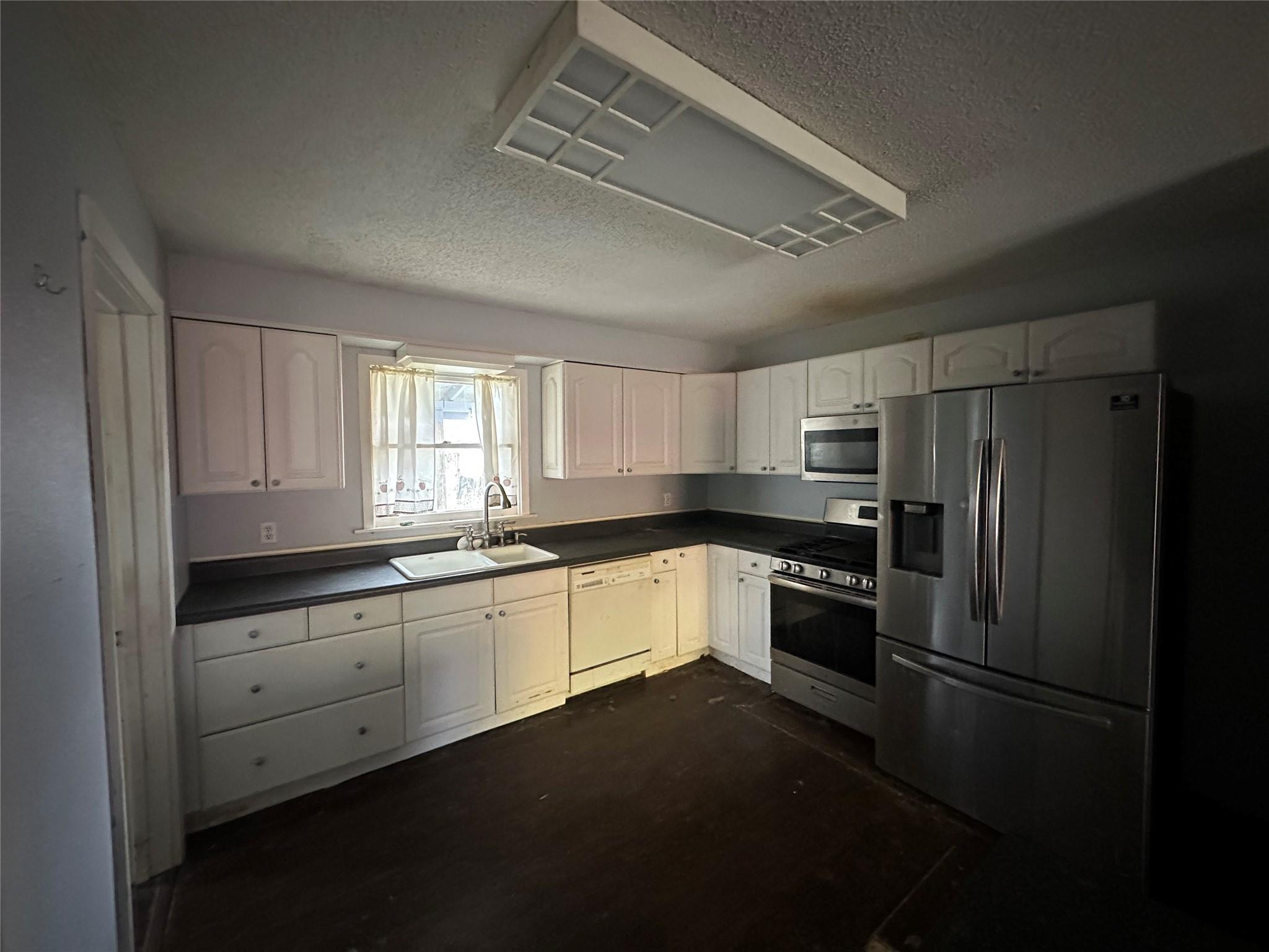 102 W Mesquite ST # B, Granger TX 76530