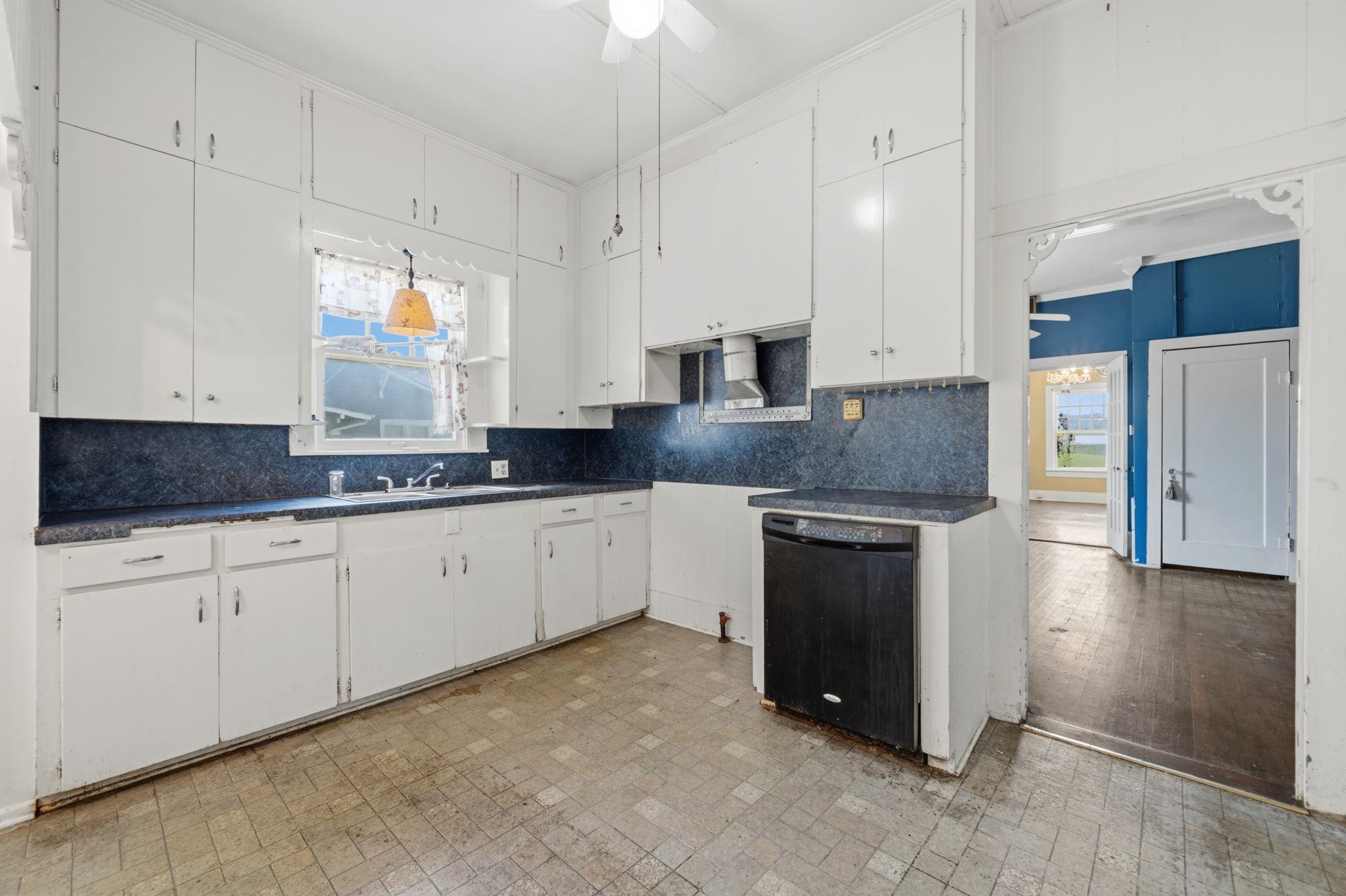619 W Bell Ave, Rockdale TX 76567