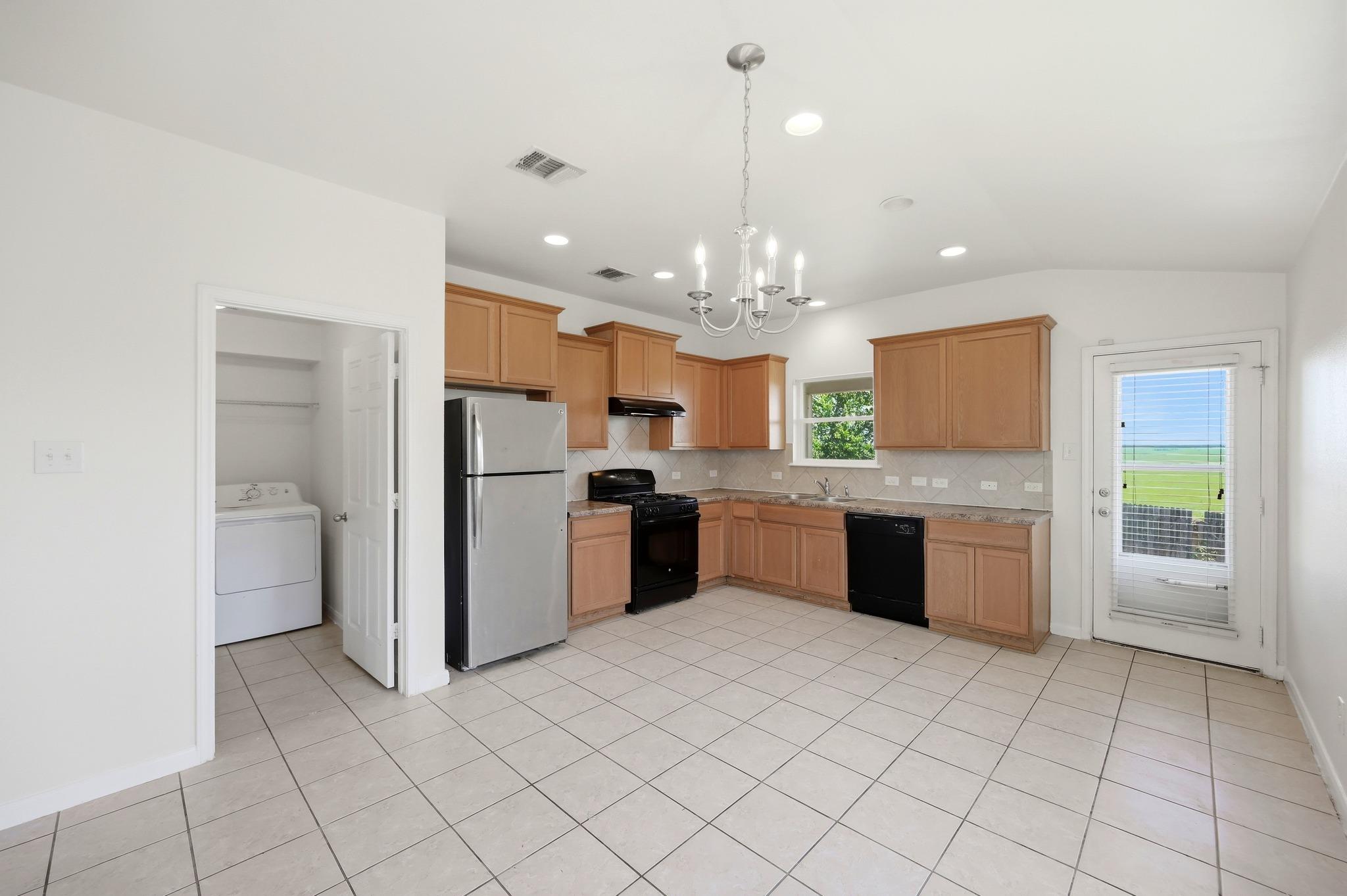 209 Hoya LN, San Marcos TX 78666