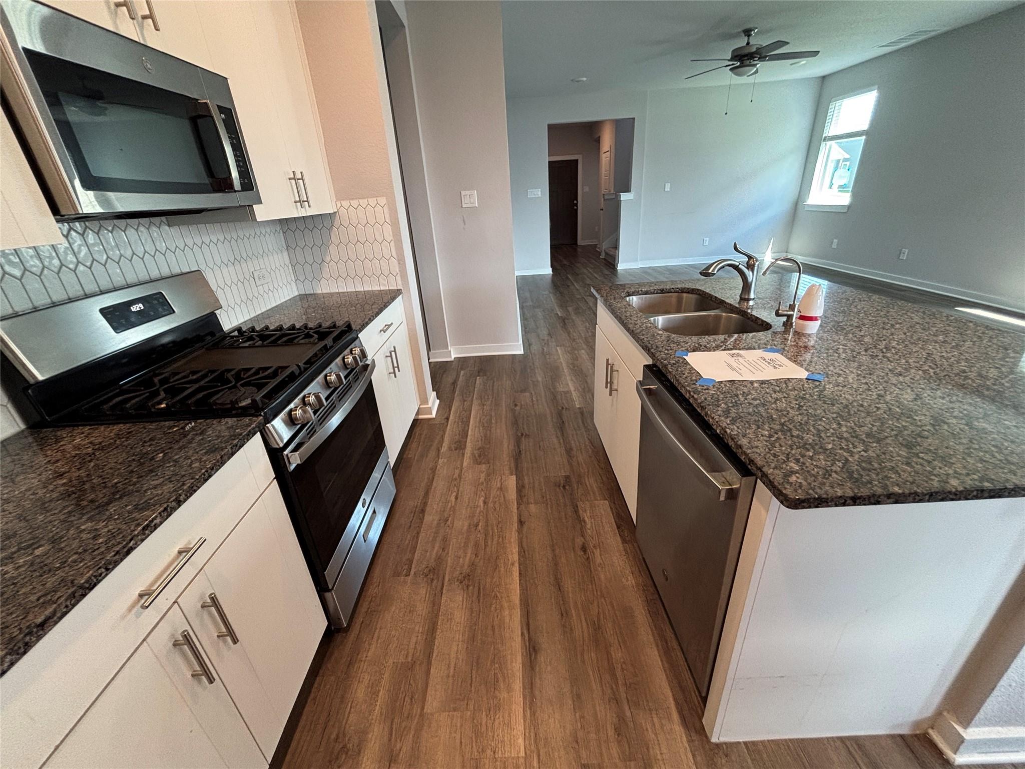 207 Whisper Rill DR, Hutto TX 78634