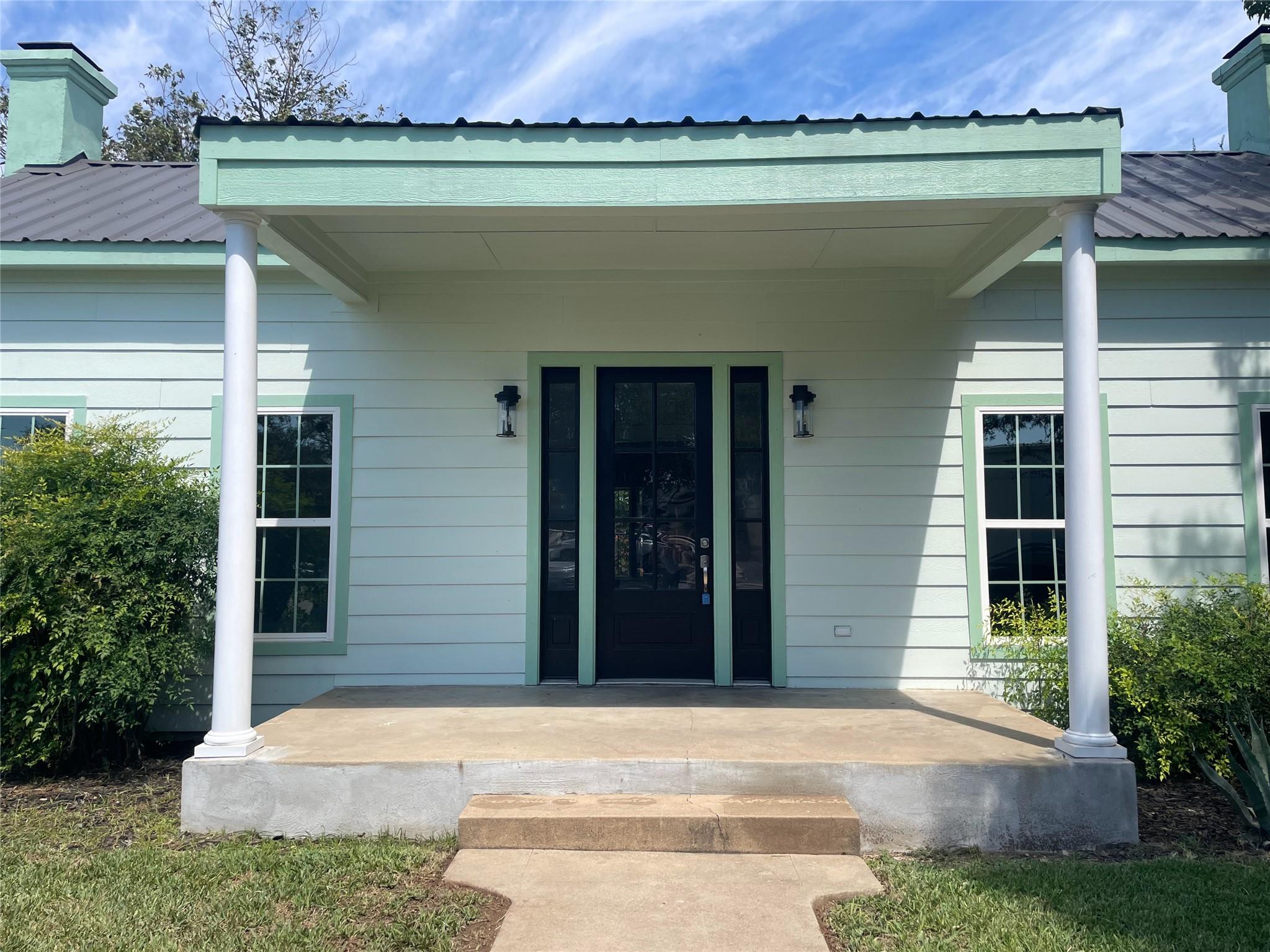 201 E 6th ST, Lampasas TX 76550