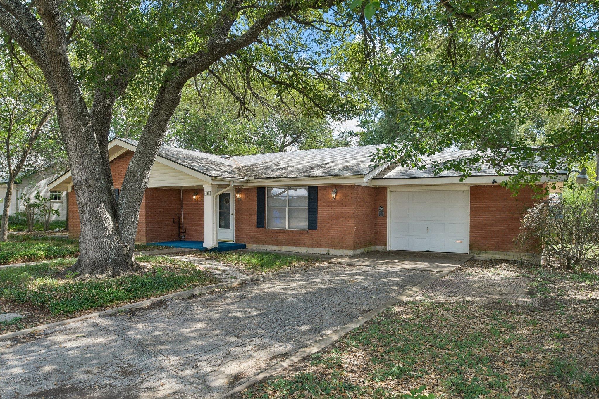 610 Mogonye LN, Elgin TX 78621
