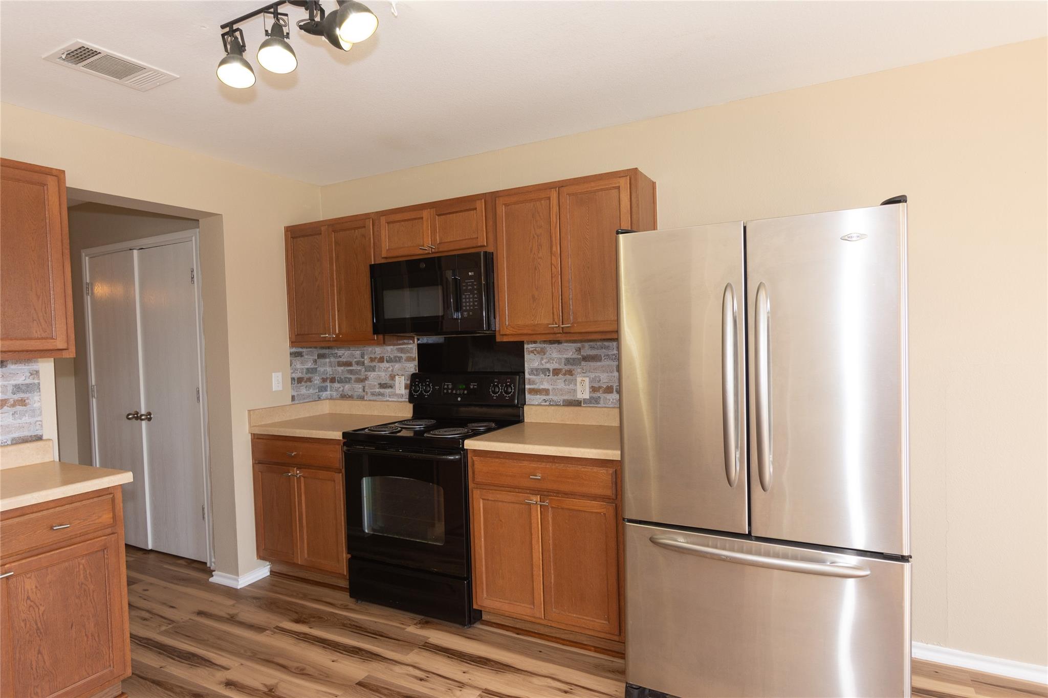 245 Shale DR, Jarrell TX 76537