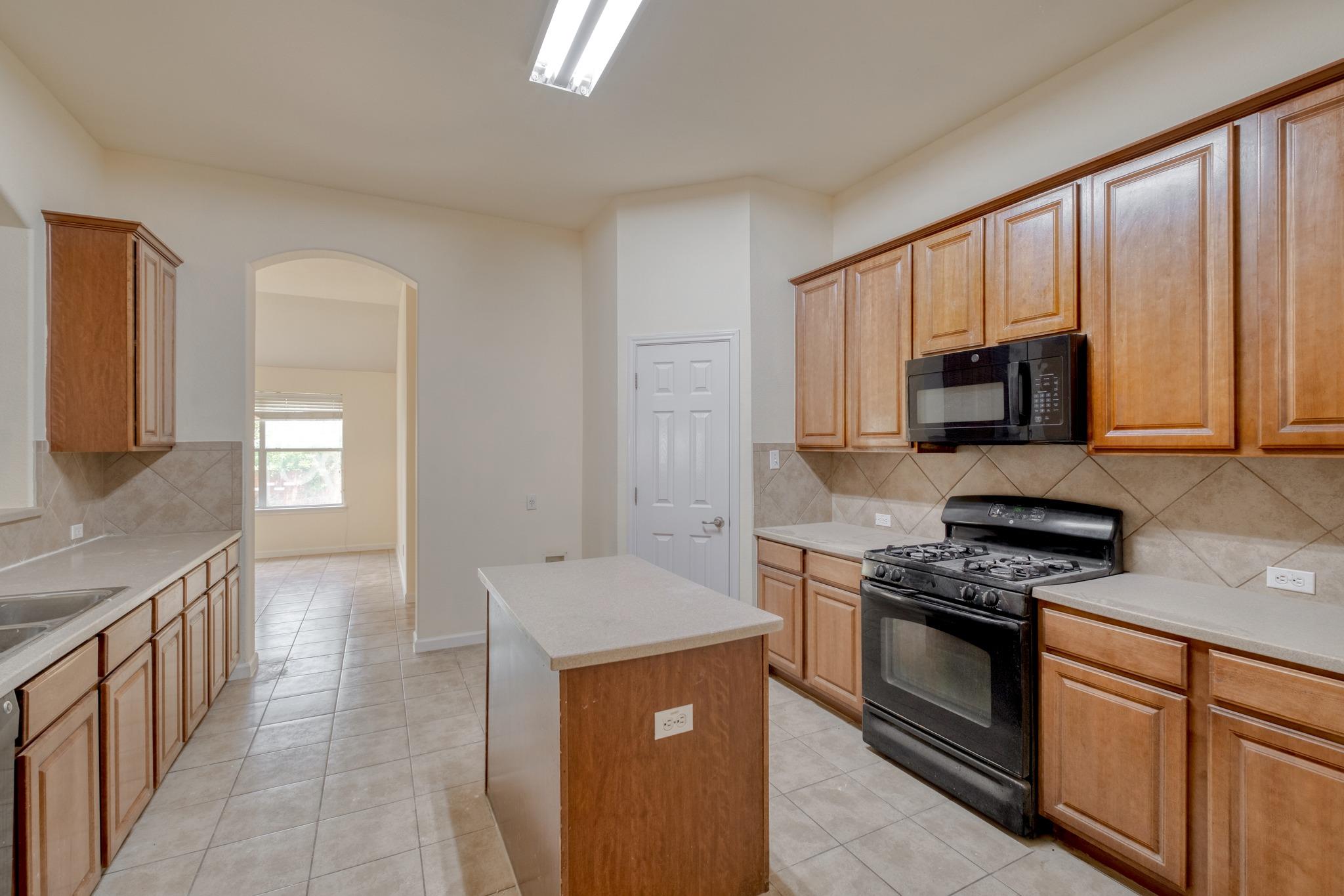 4499 Heritage Well LN, Round Rock TX 78665