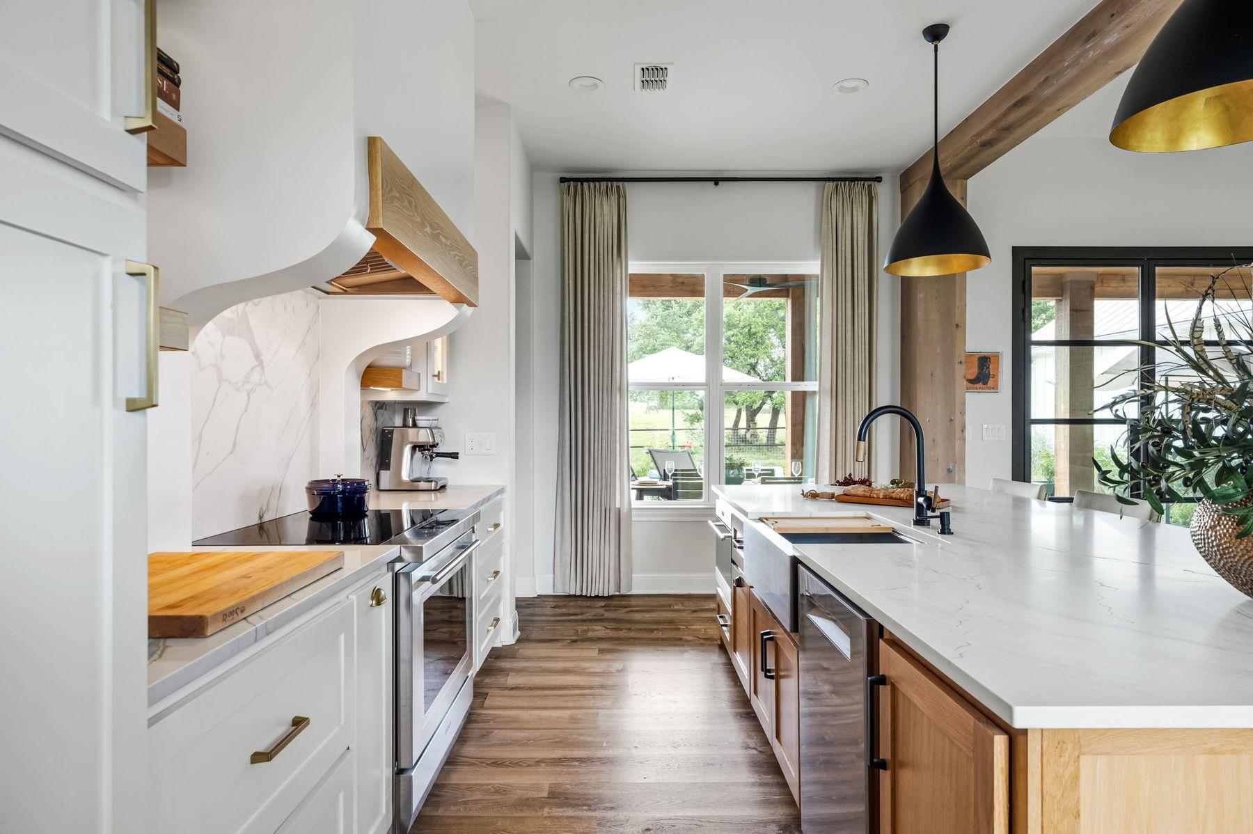 2009 Axis CIR, Fredericksburg TX 78624