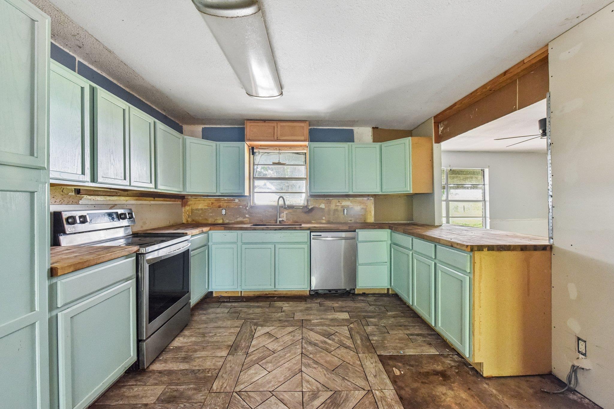 1111 Silent Valley RD, Lockhart TX 78644
