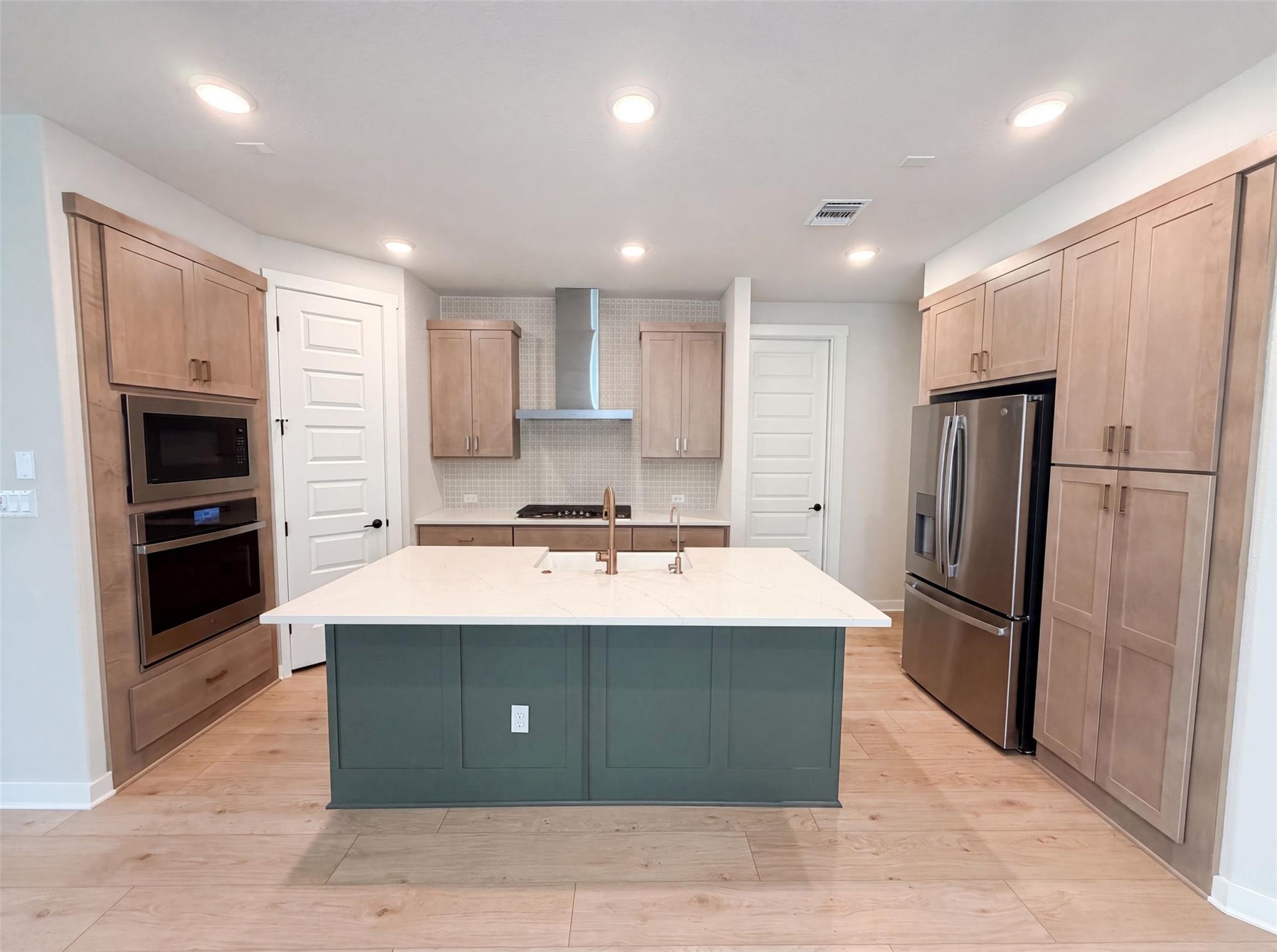 125 High Valley DR, Liberty Hill TX 78642
