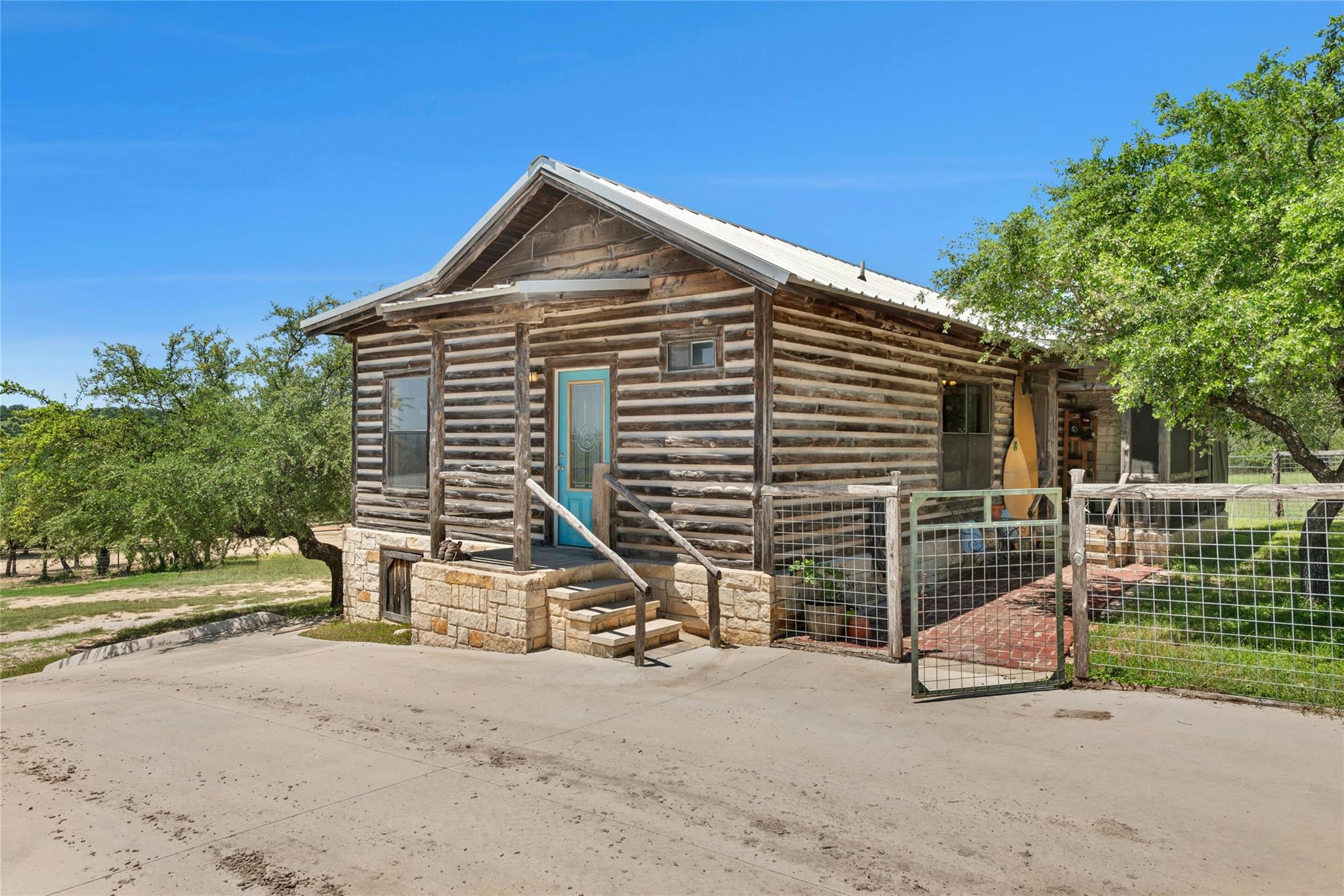 496 Middleton RD, Spicewood TX 78669