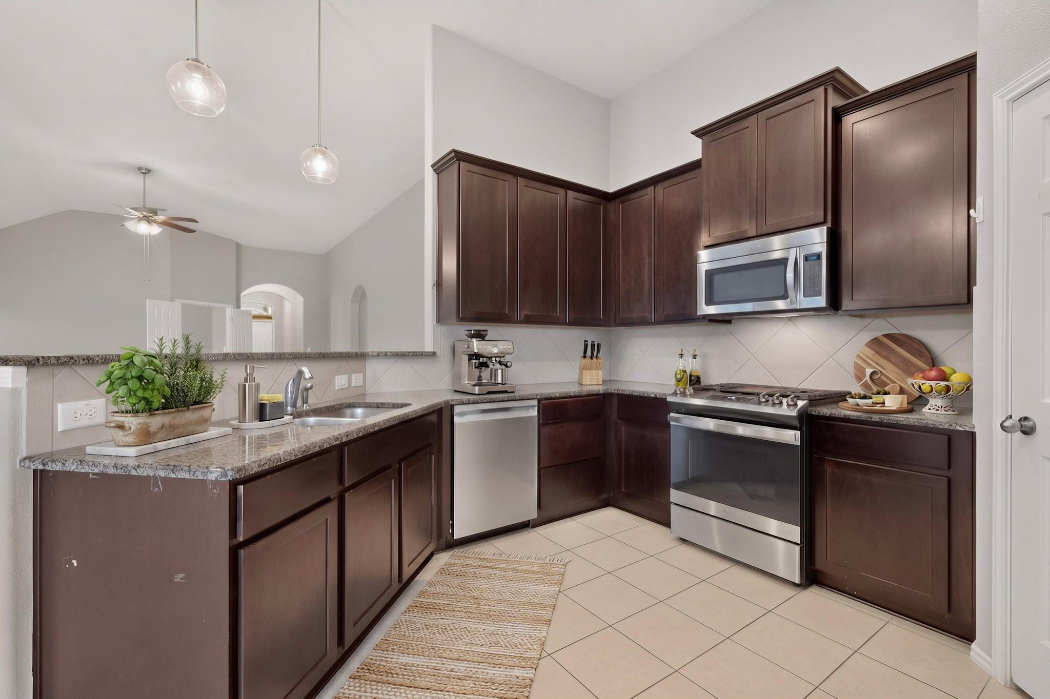 499 Eagle Brook LN, Buda TX 78610