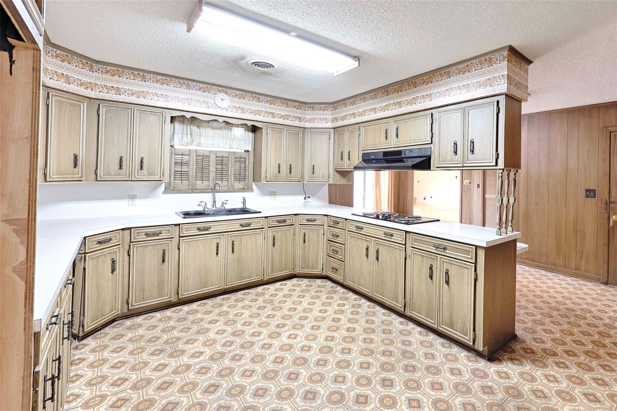 302 Baumgarten ST, Schulenburg TX 78956
