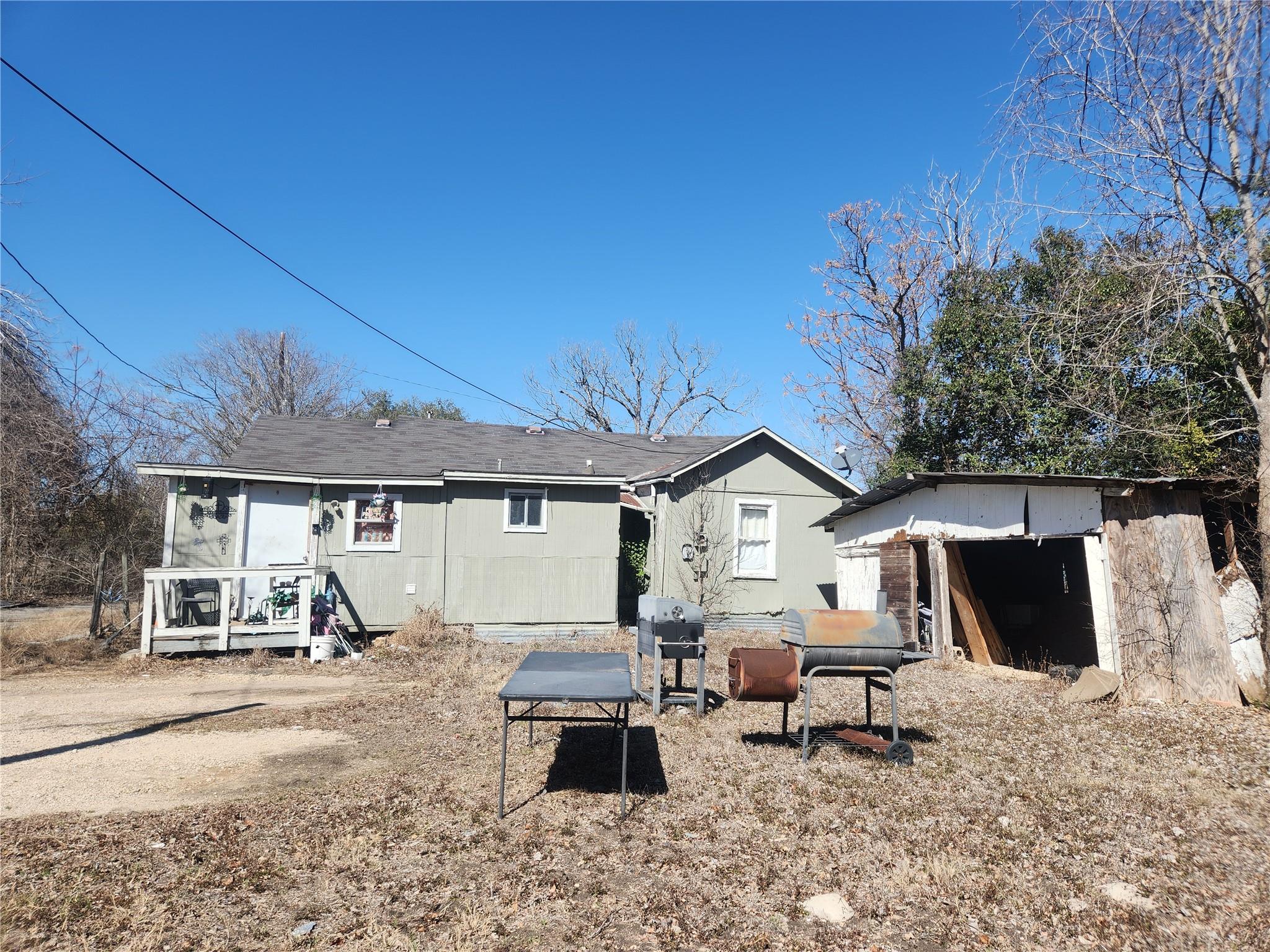 1006 Proctor ST, Lockhart TX 78644