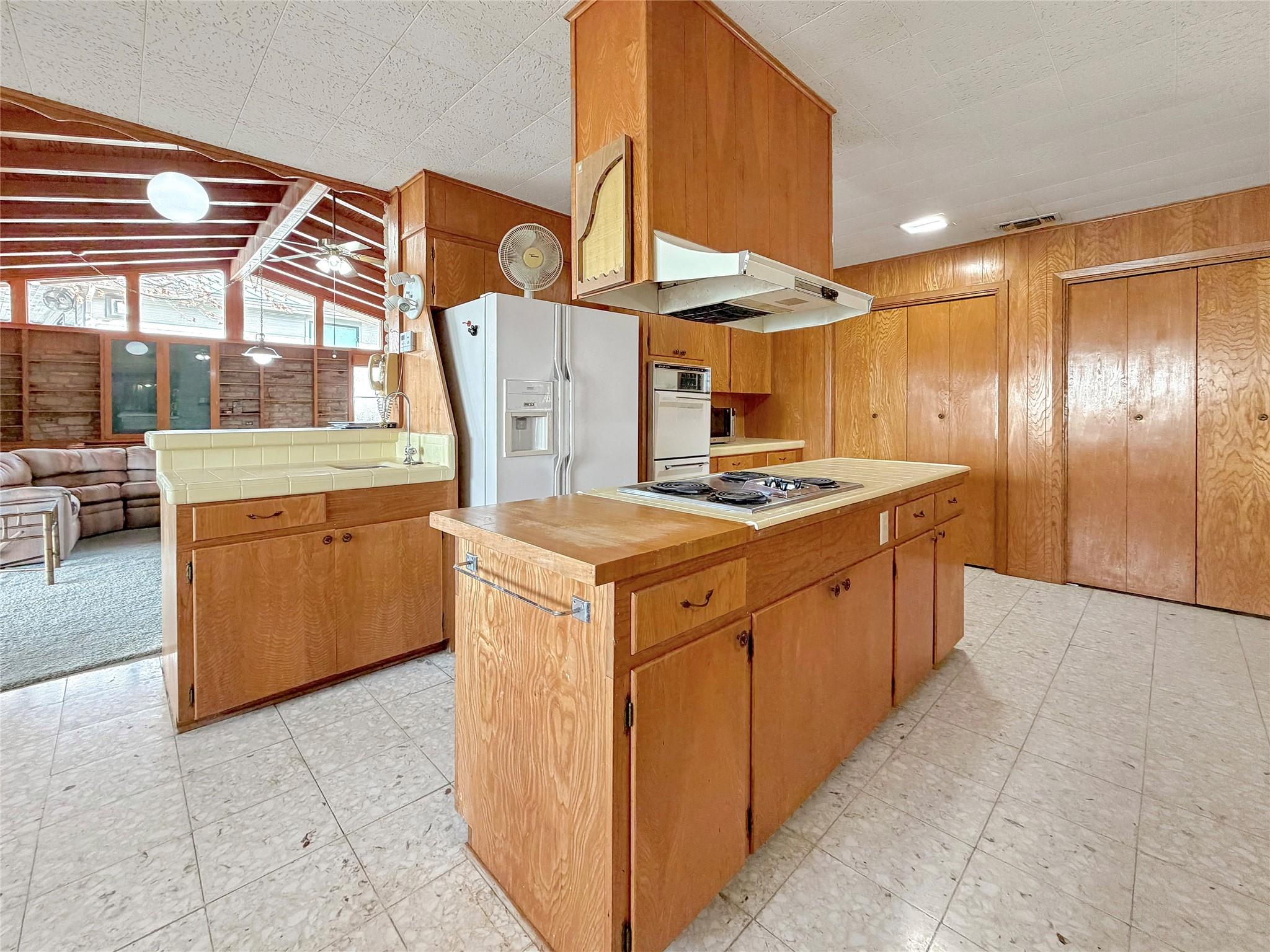 937 Hillcrest FRST, Canyon Lake TX 78133