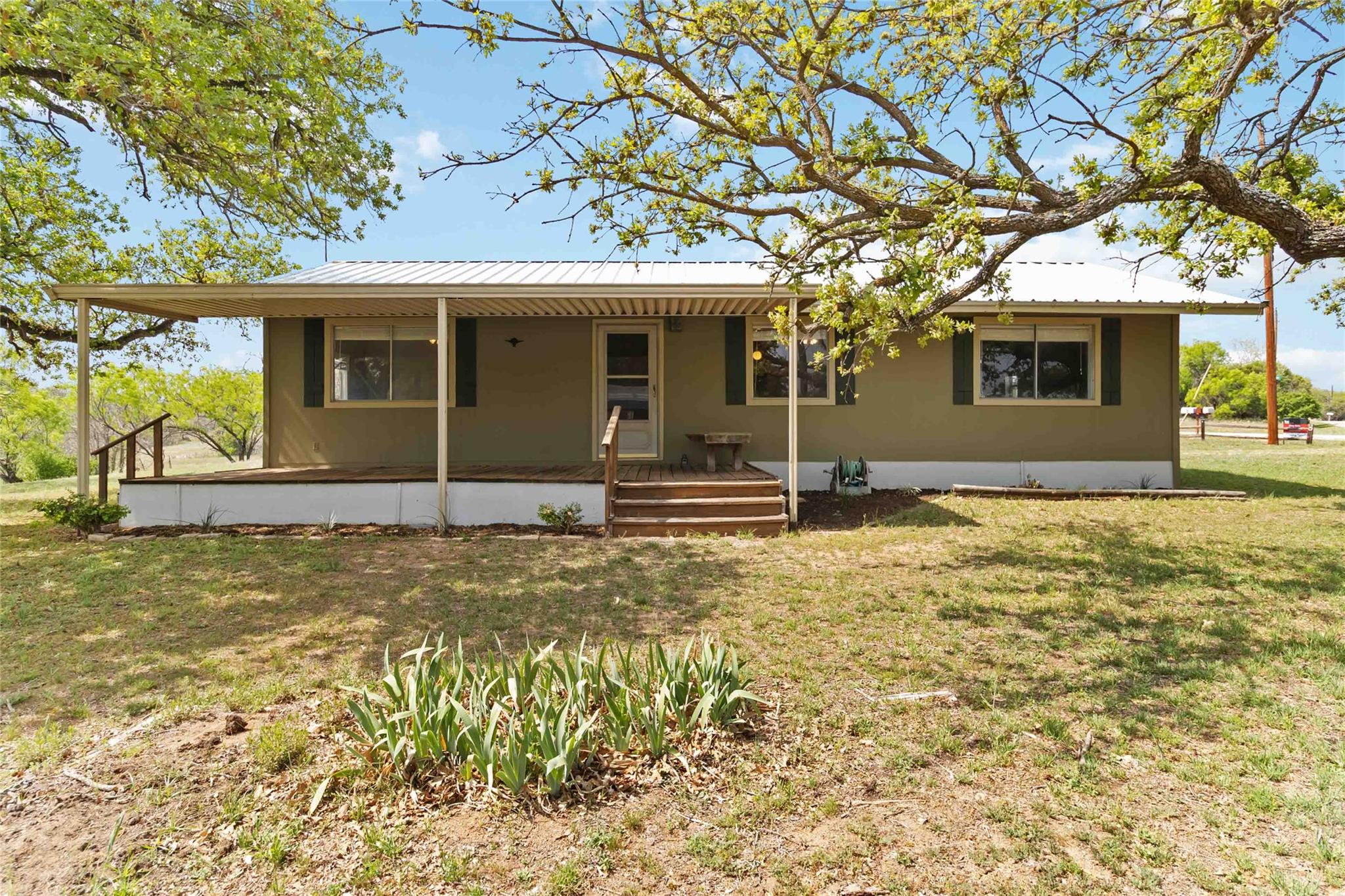 1515 Bee LN, Tow TX 78672