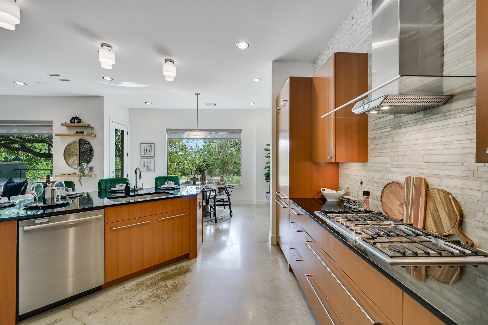 8110 Ranch Road 2222 RD # 33, Austin TX 78730