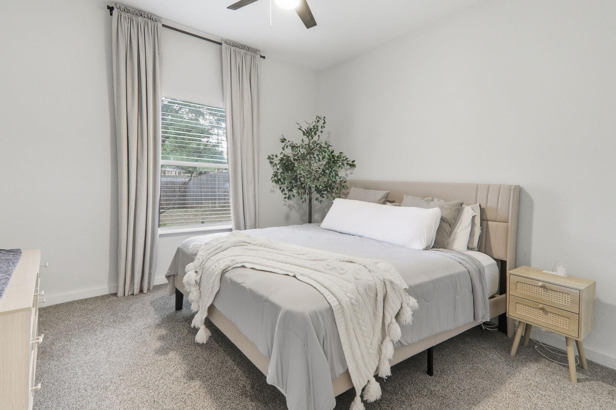 511 Debora Dr: primary bedroom