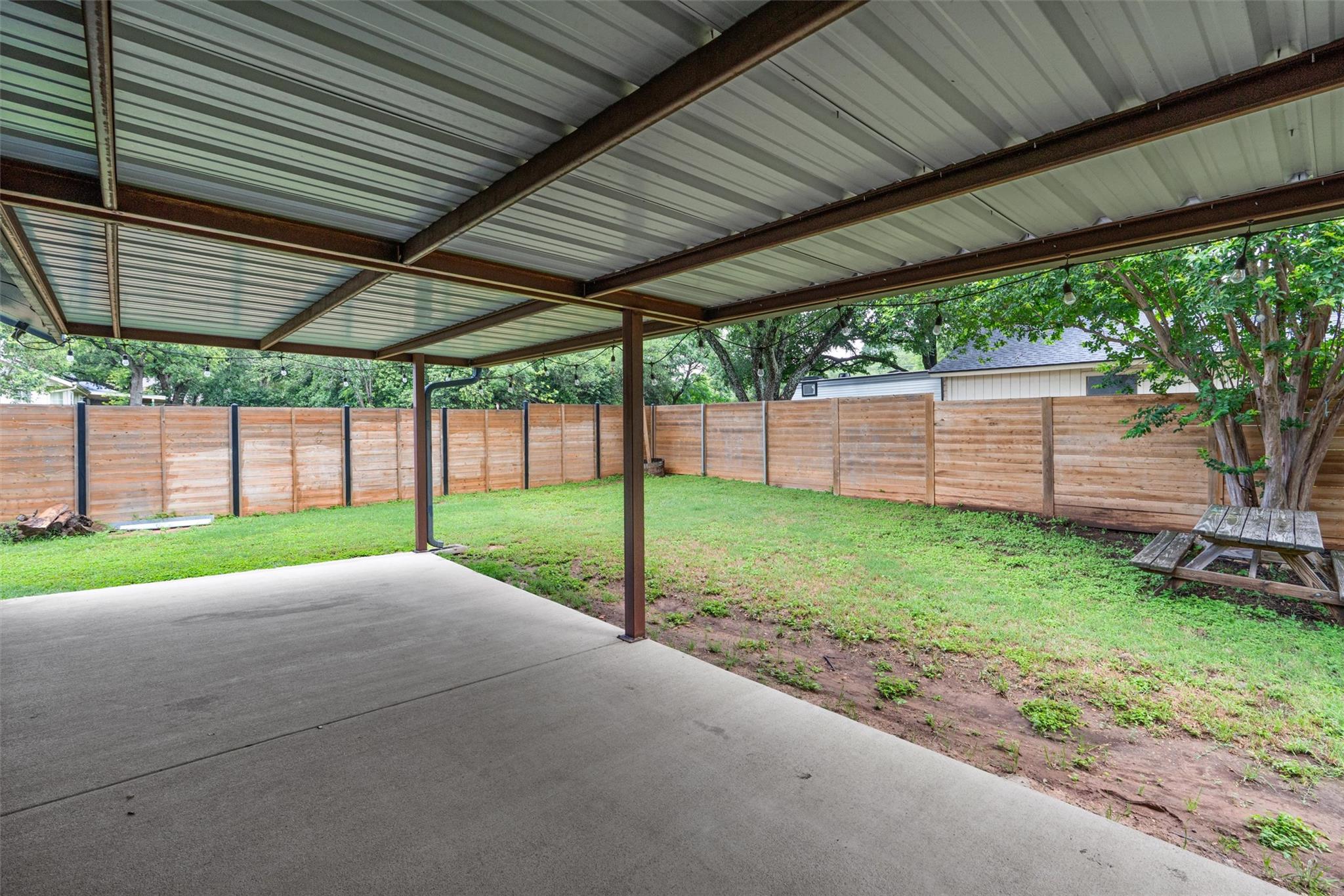 312 Susana Dr: back yard