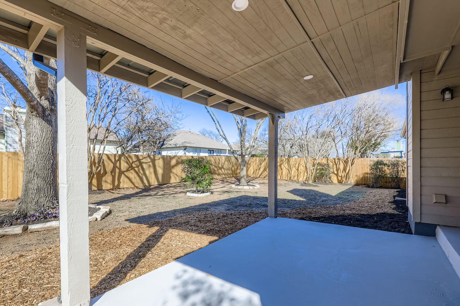 108 Susana Dr: back yard