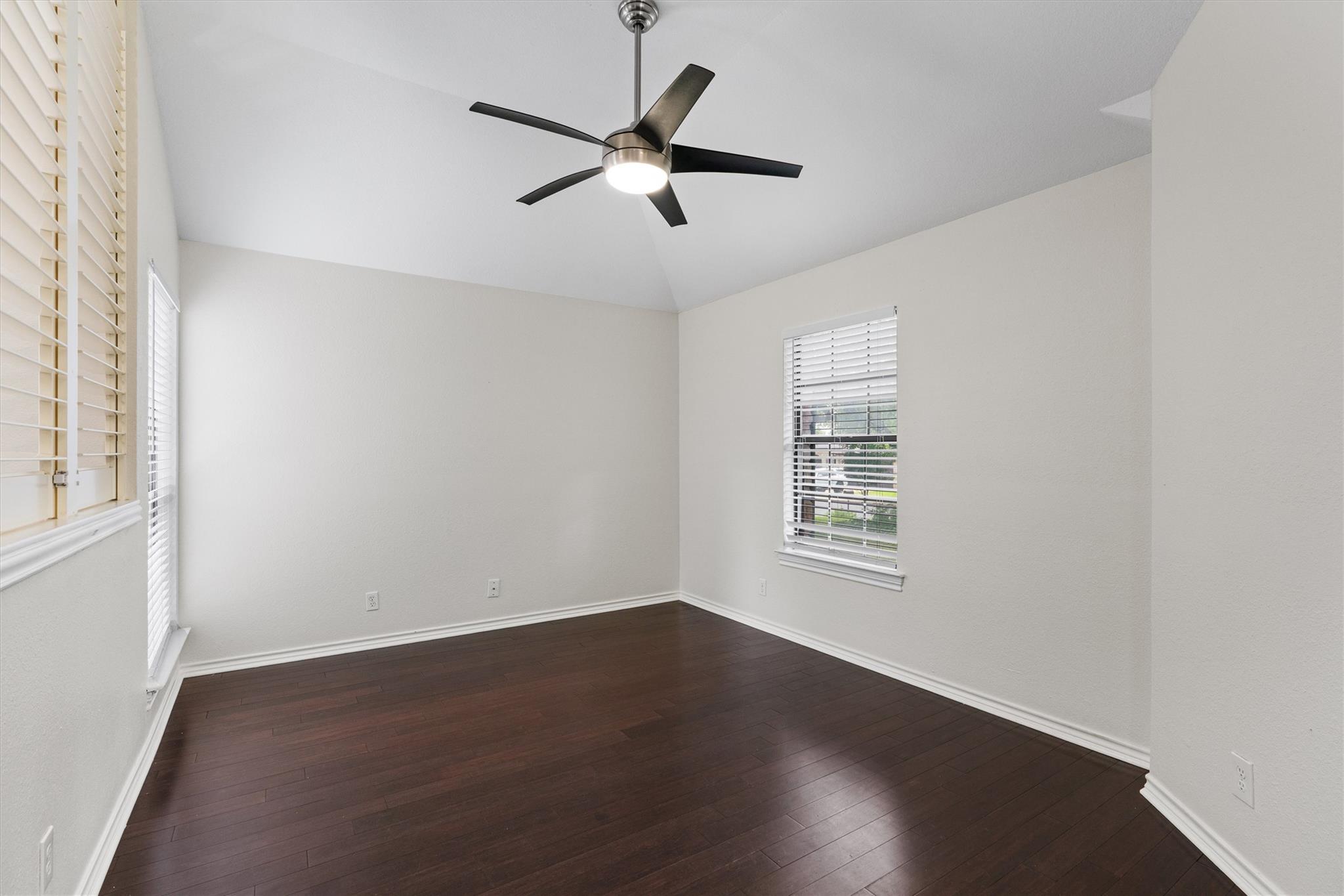 312 Susana Dr: primary bedroom