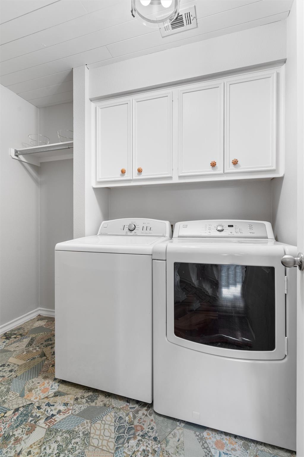 104 Susana Dr: laundry