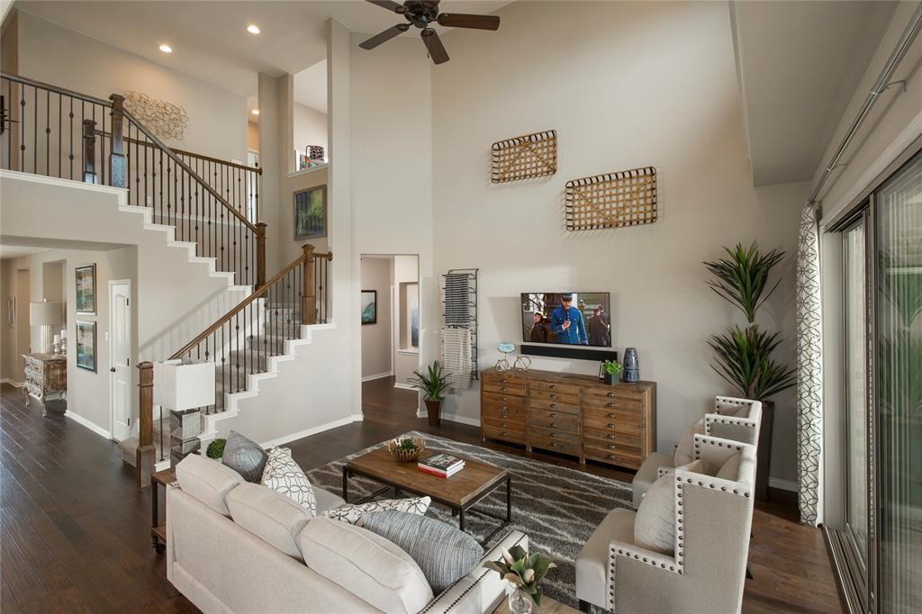 104 Leon Loop: living area