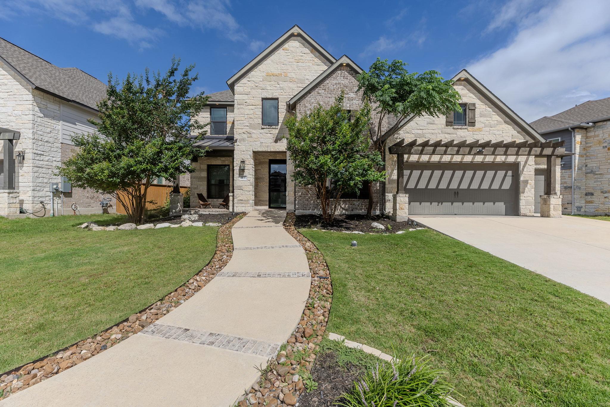 Front of 109 Leon Loop