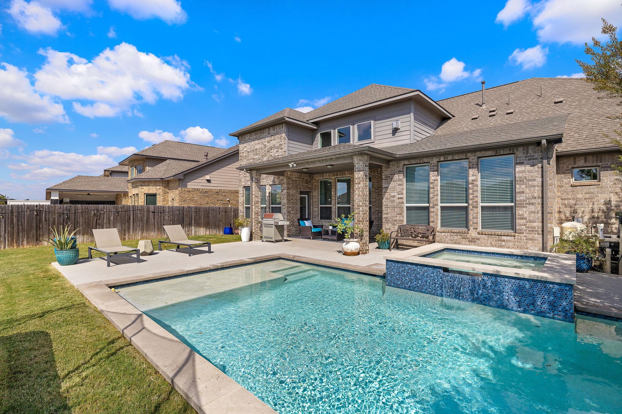 504 Leon Loop