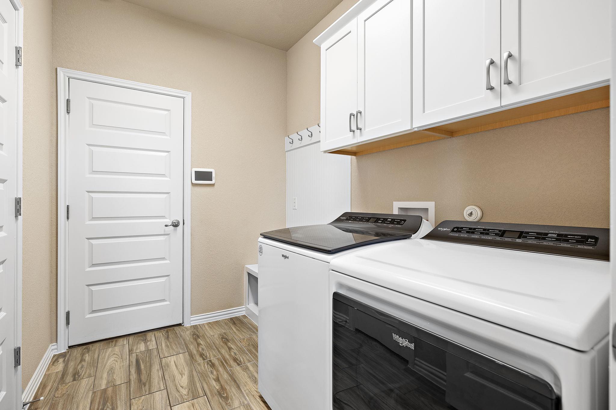 504 Leon Loop: laundry