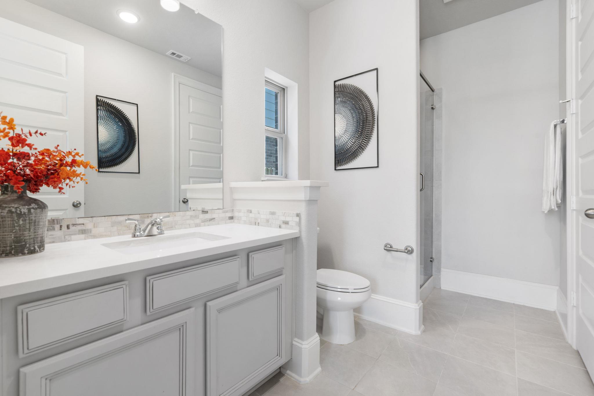 216 Rieti Pkwy: bathroom