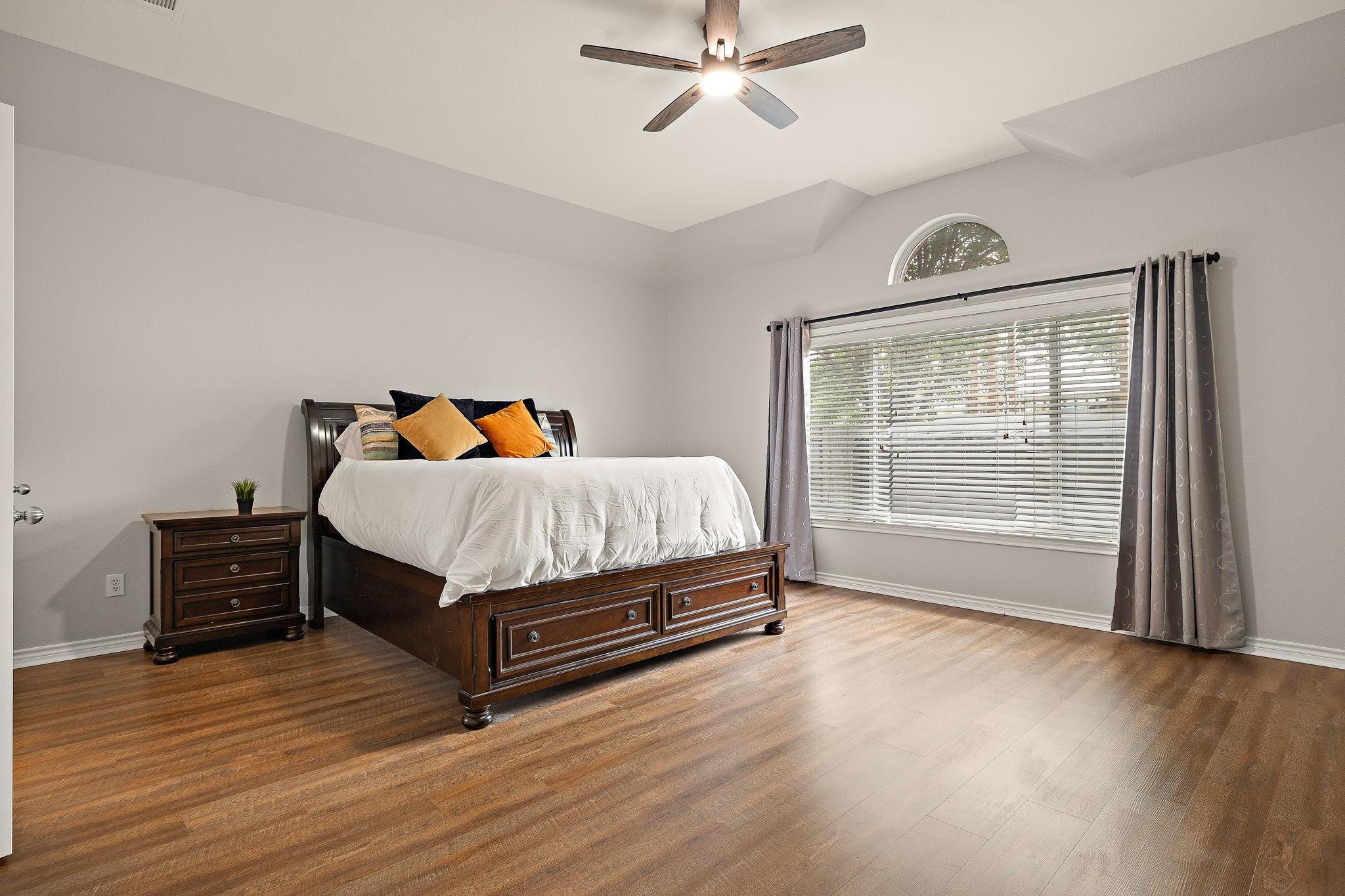 202 Nick Price Loop: primary bedroom