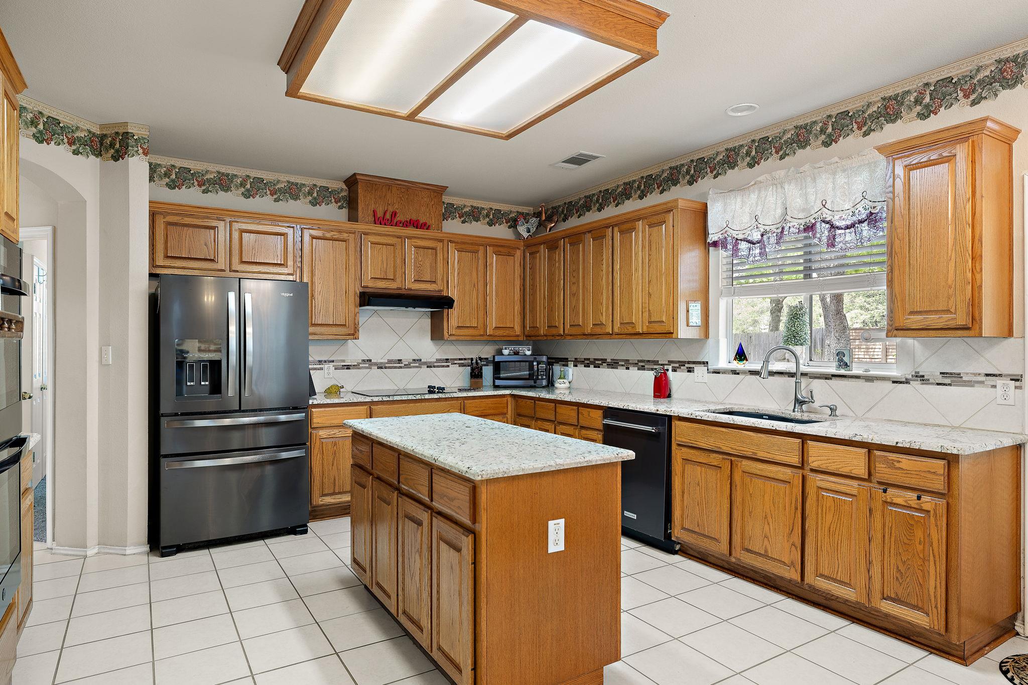 1111 Dalea Blf: kitchen