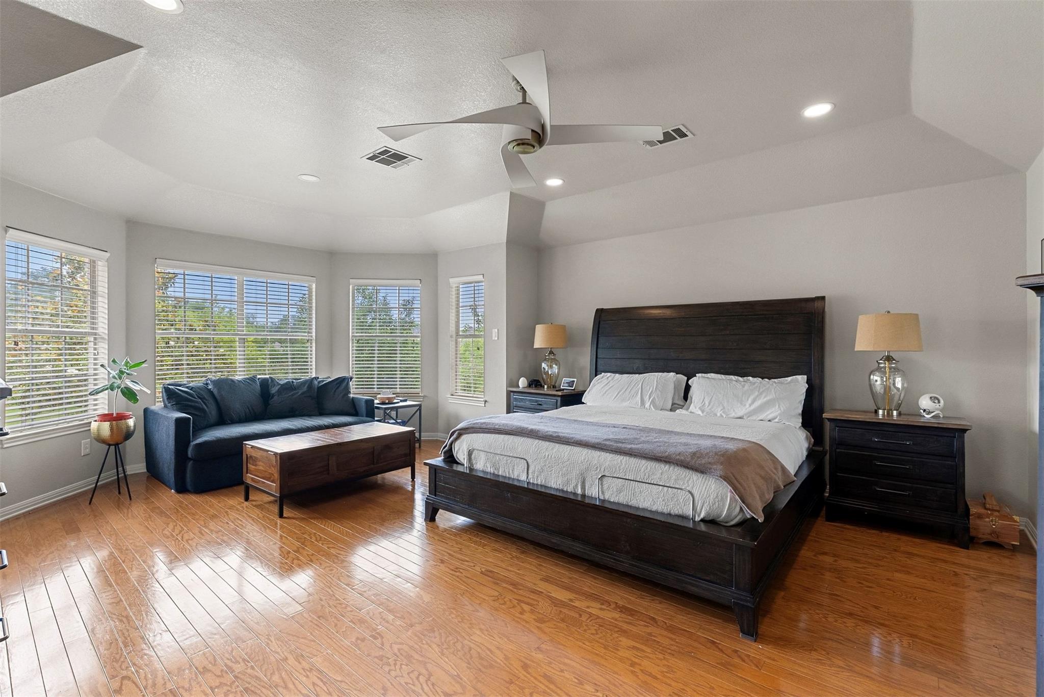 3814 Forest Creek Dr: primary bedroom