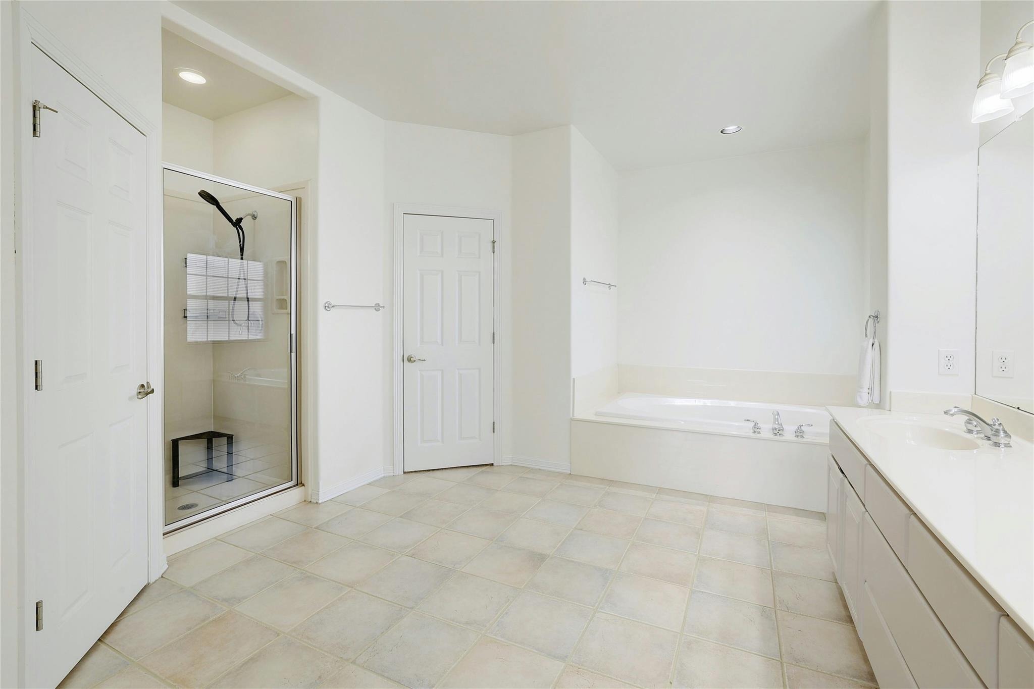 3000 Blue Sky Pl: bathroom