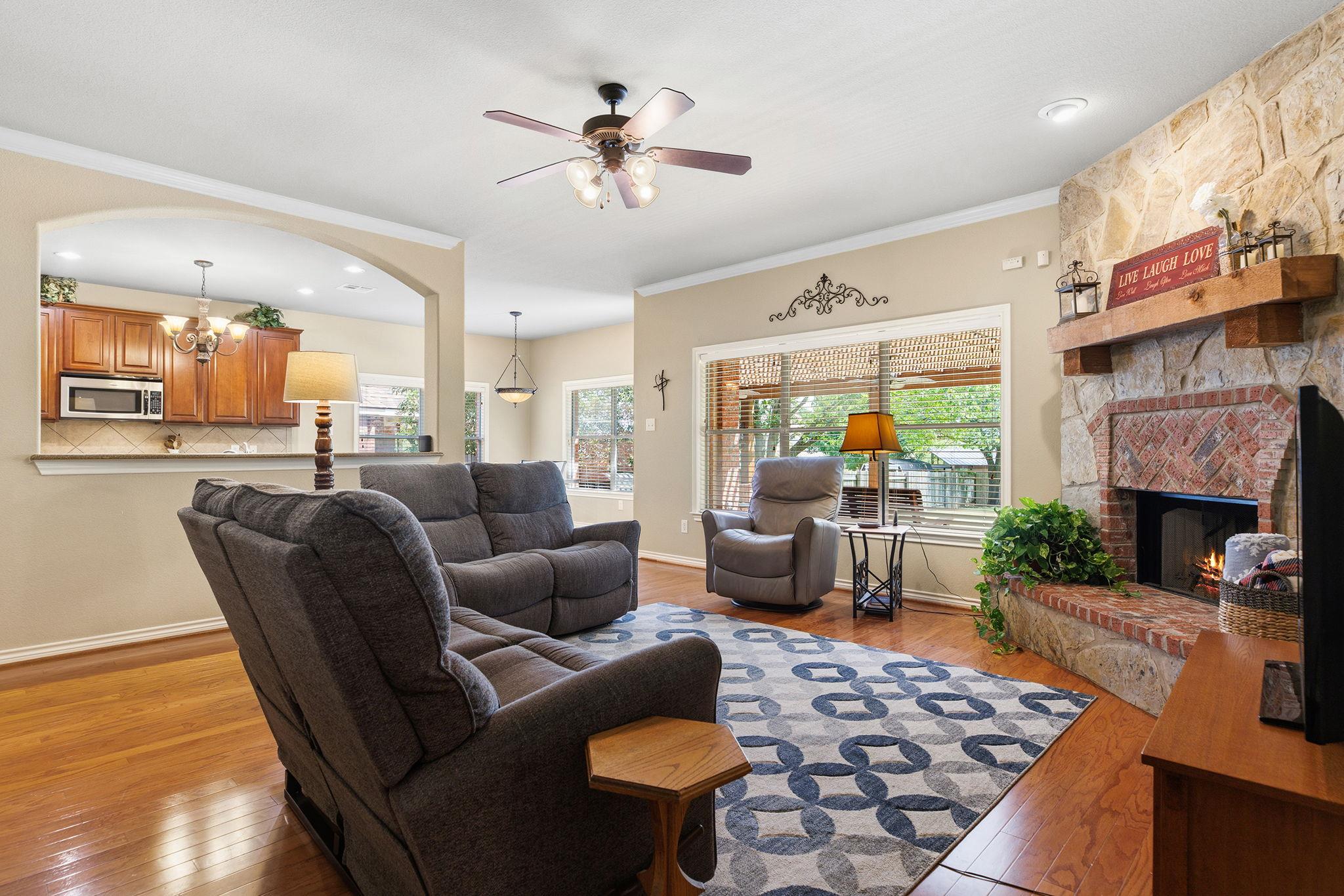 3807 Cypress Point Cv: living area