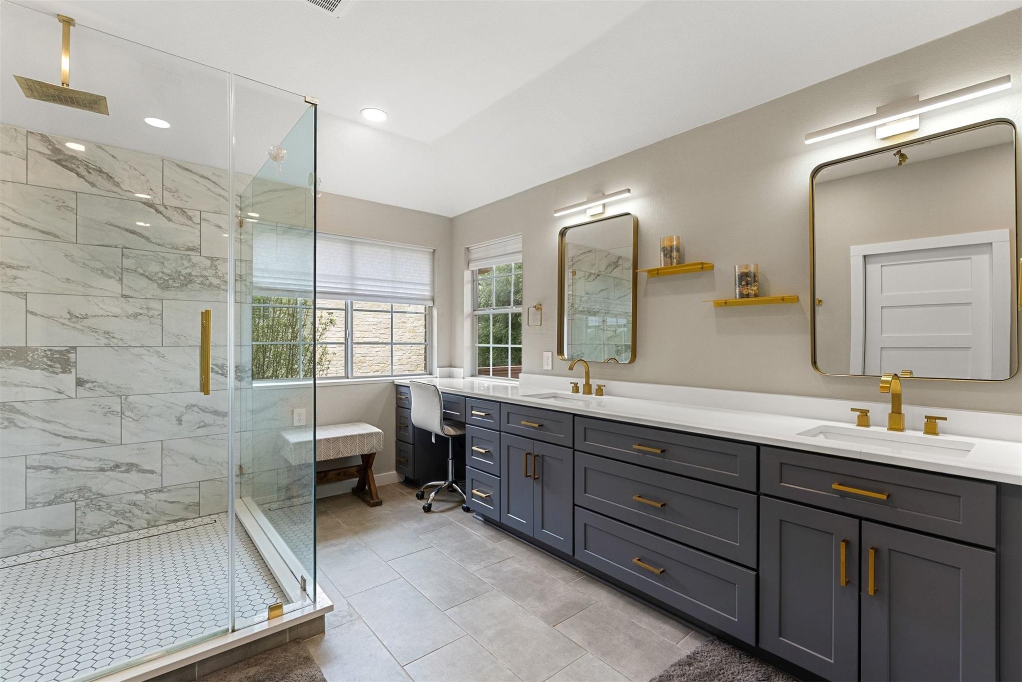 3814 Forest Creek Dr: bathroom