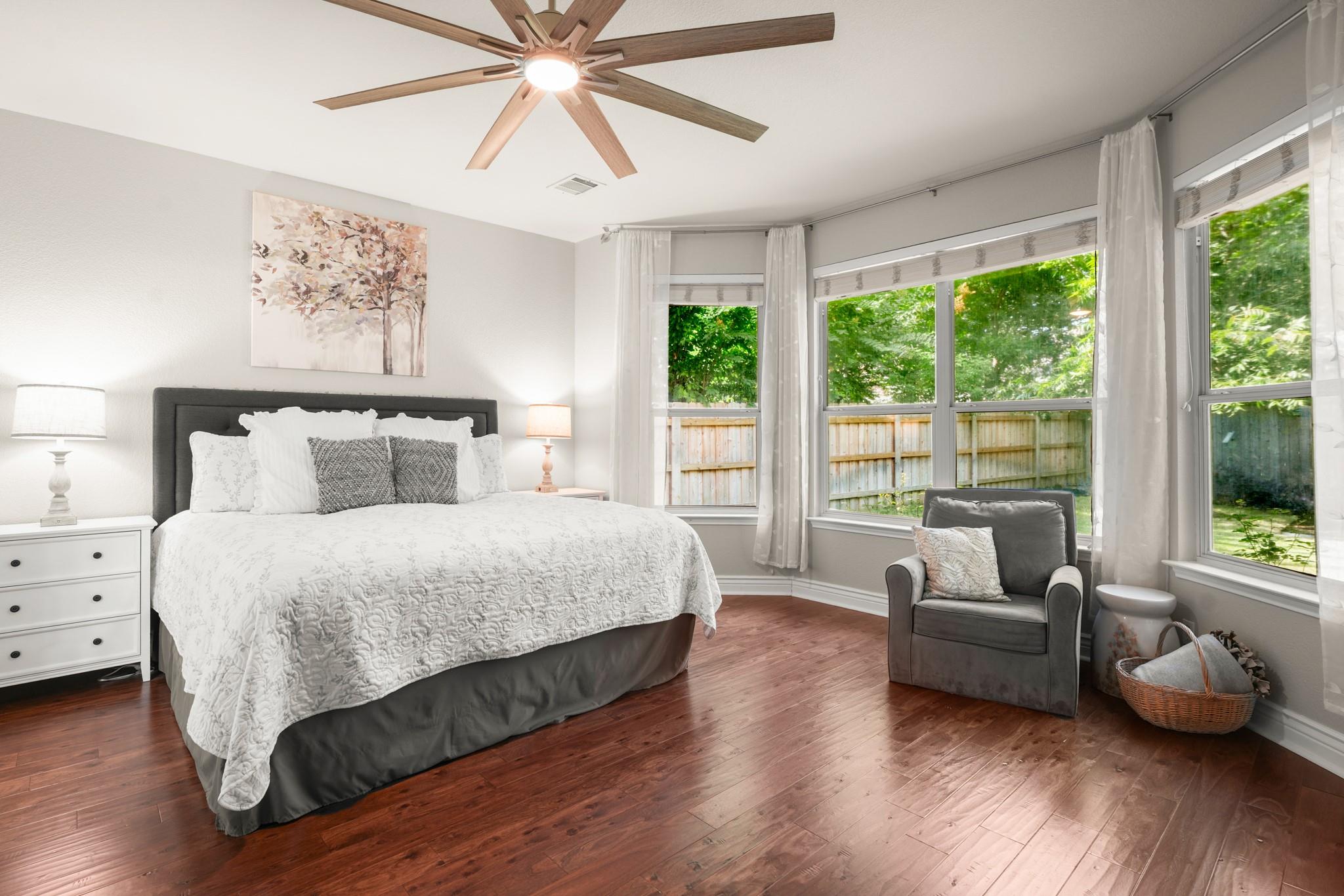3305 Starlight Vis: primary bedroom