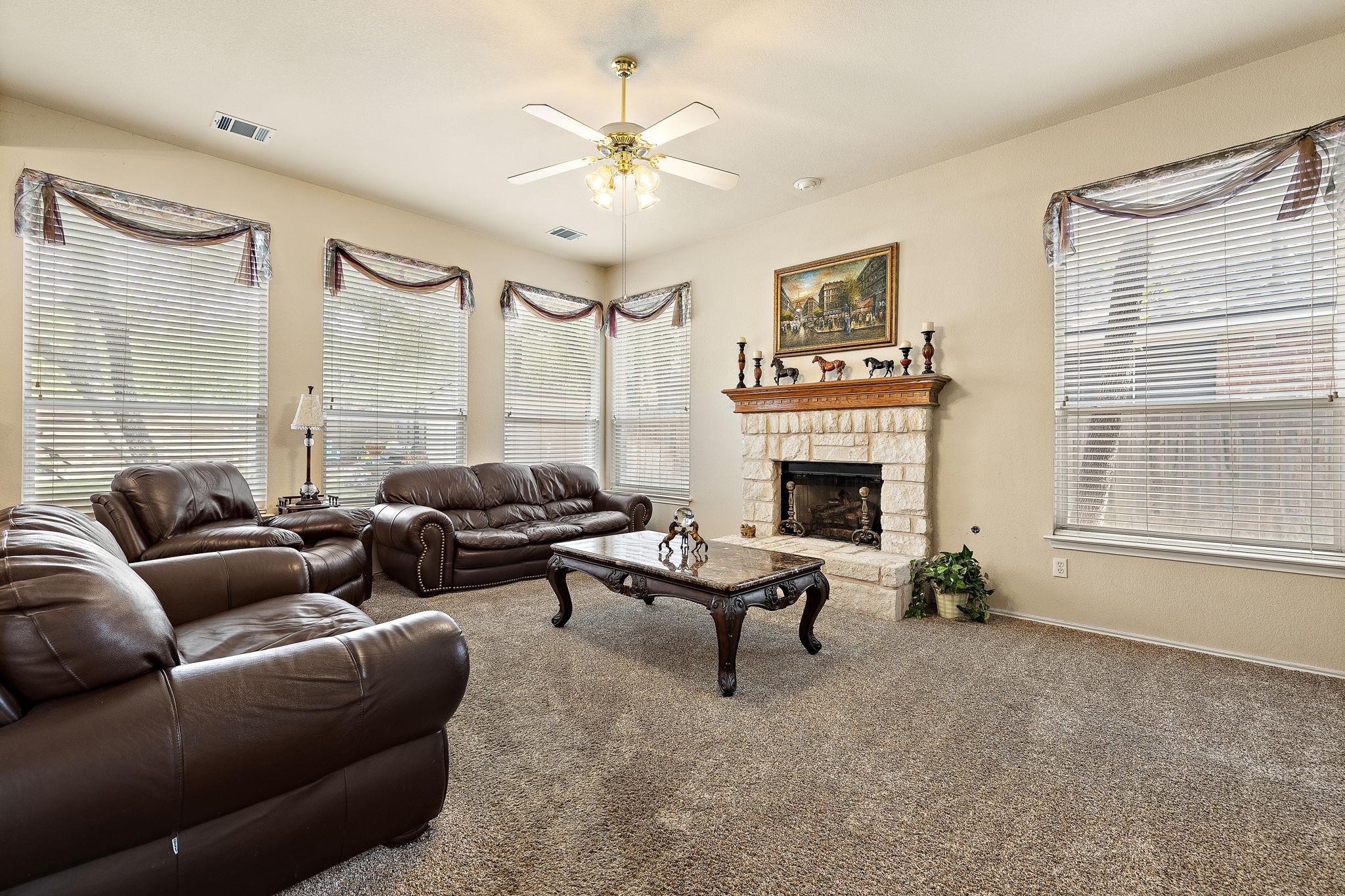 1111 Dalea Blf: living area