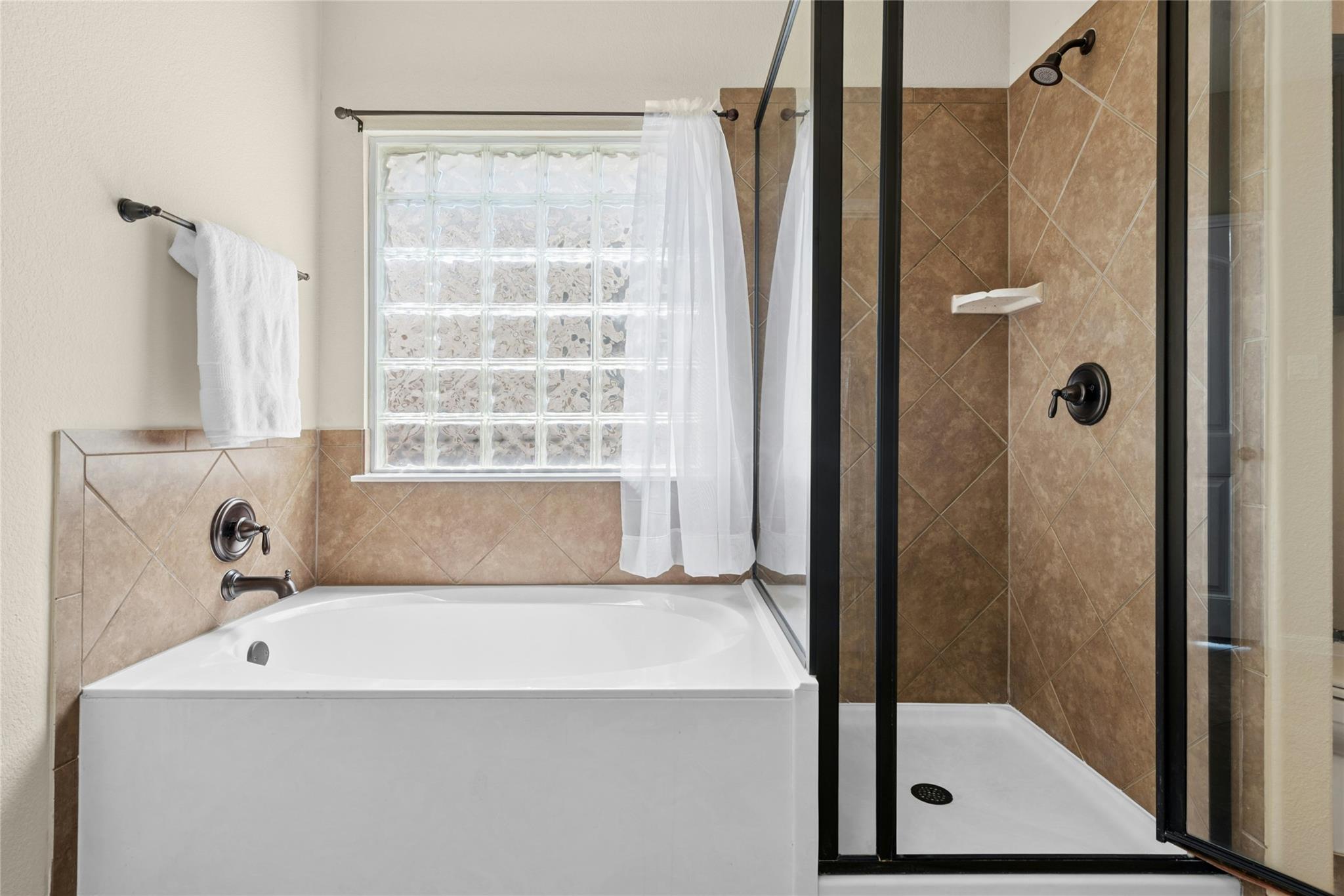 206 Paul Azinger Ct: bathroom