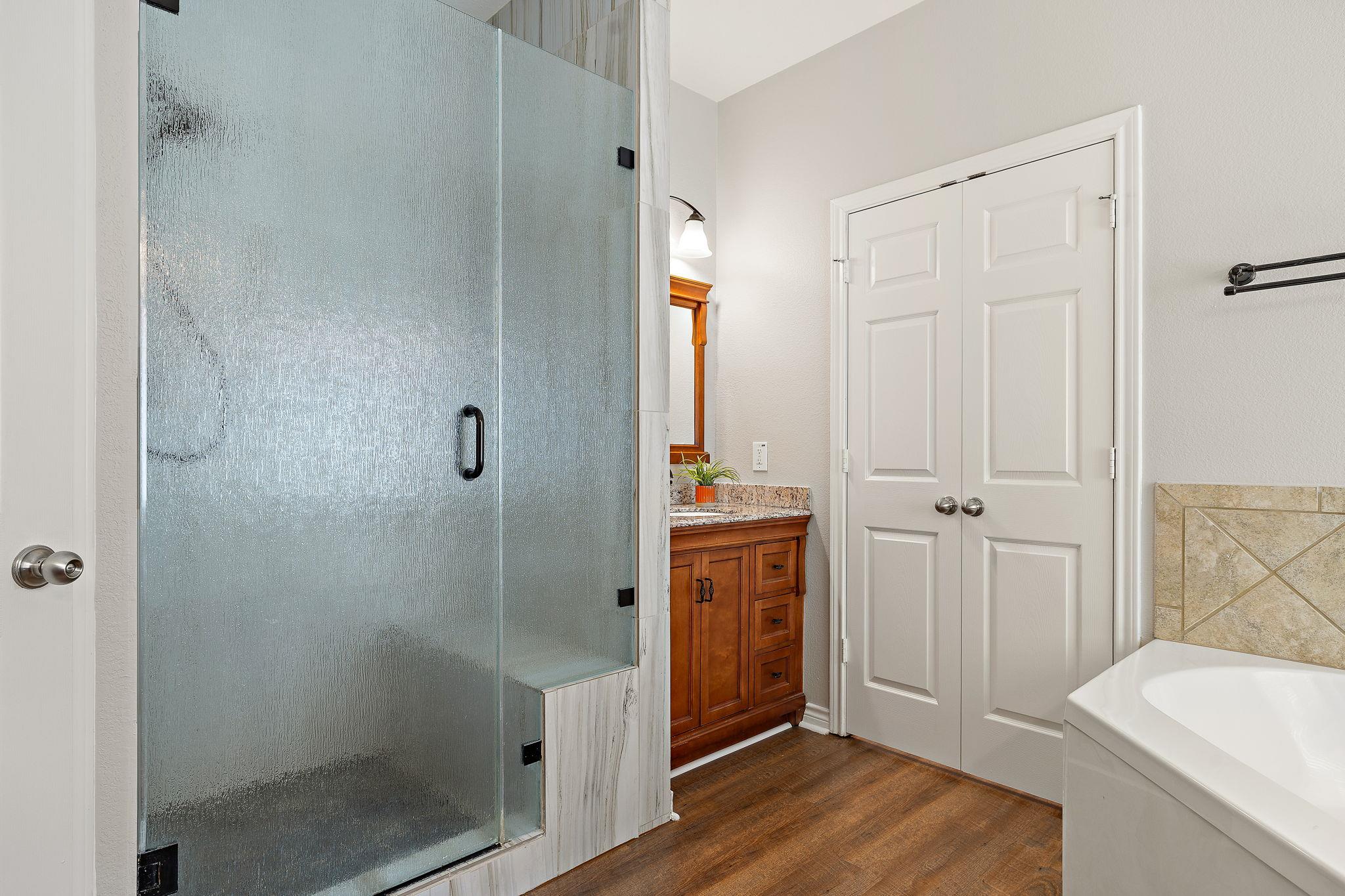 202 Nick Price Loop: bathroom
