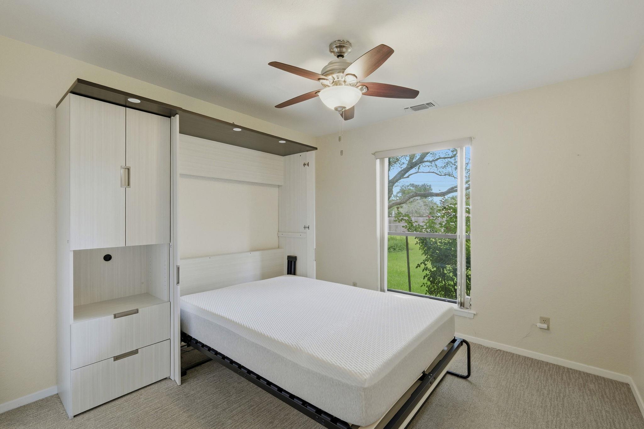 126 Esparada Dr: primary bedroom