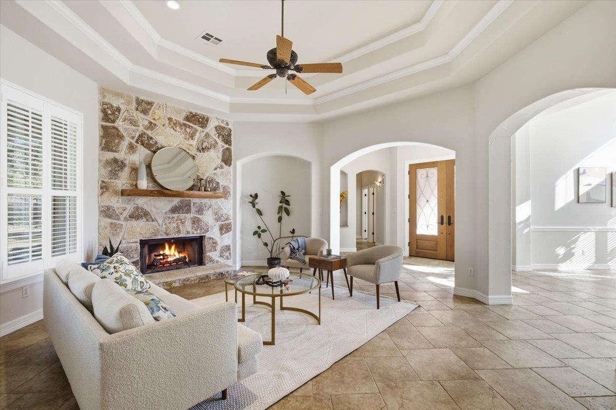 2708 Springwood Lane: living area
