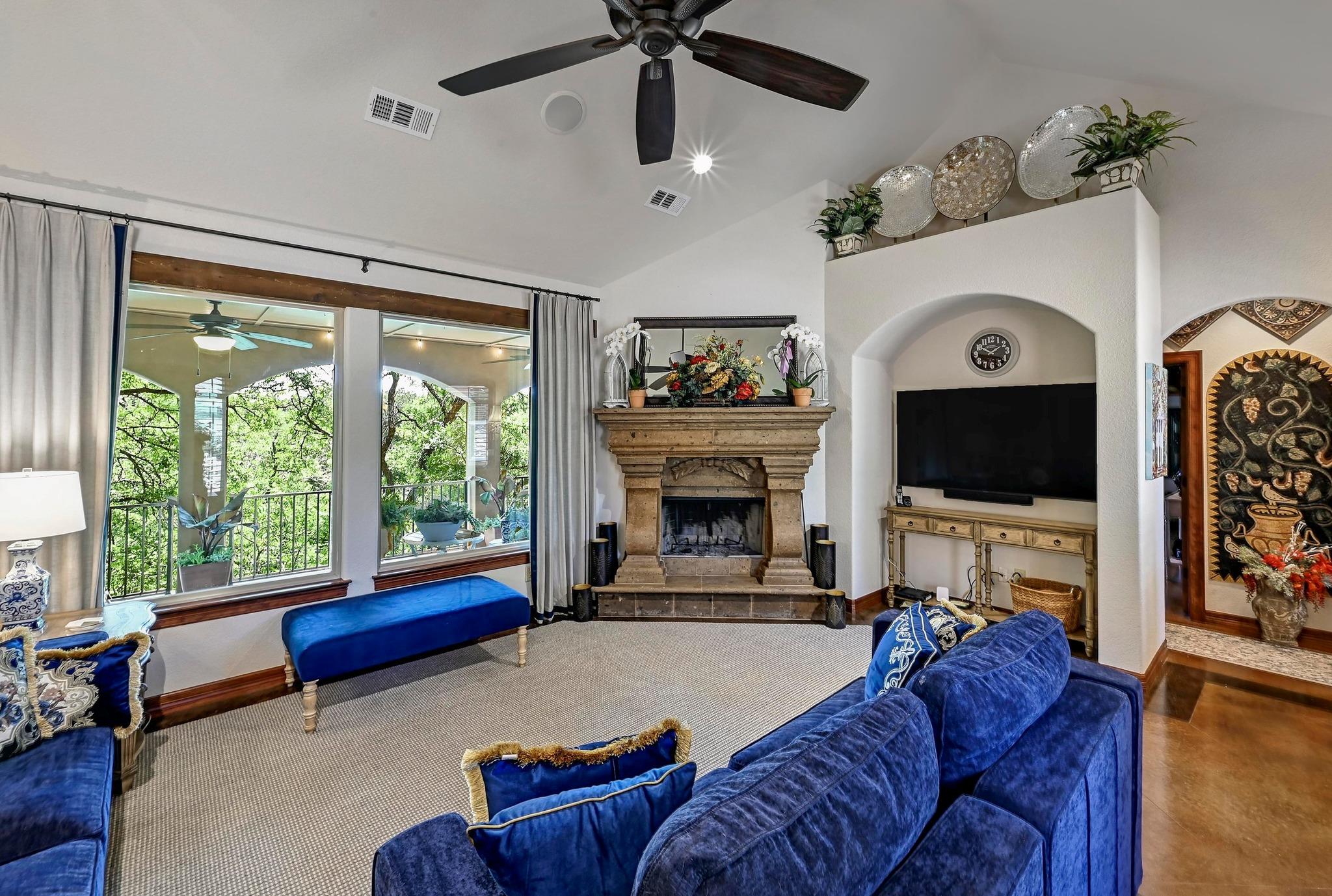 2600 Grapevine Springs Cv: living area
