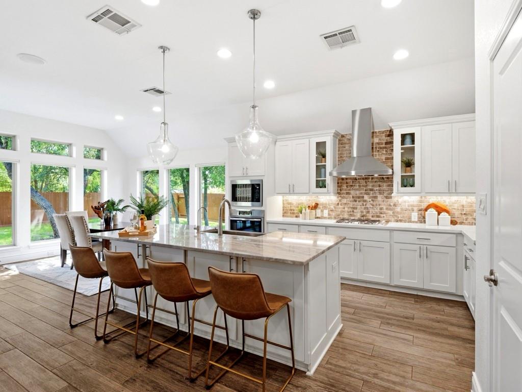 109 Lake Spring Cir: kitchen
