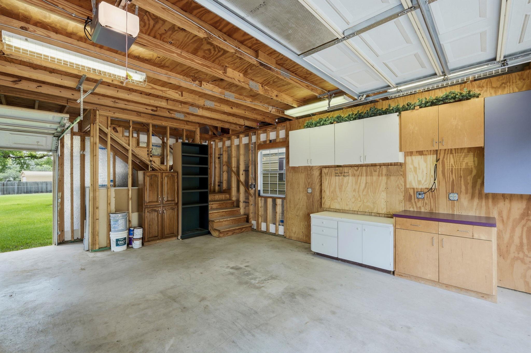 126 Esparada Dr: garage