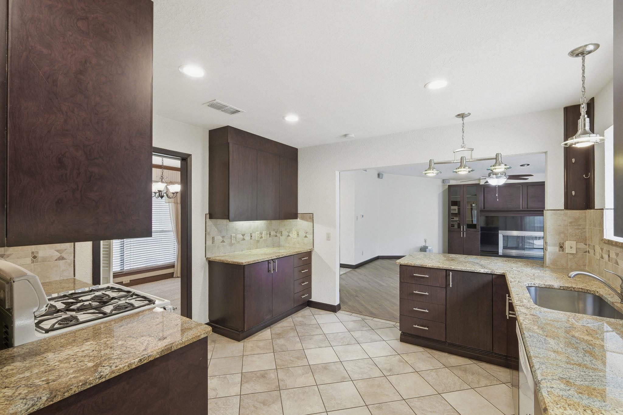 126 Esparada Dr: kitchen