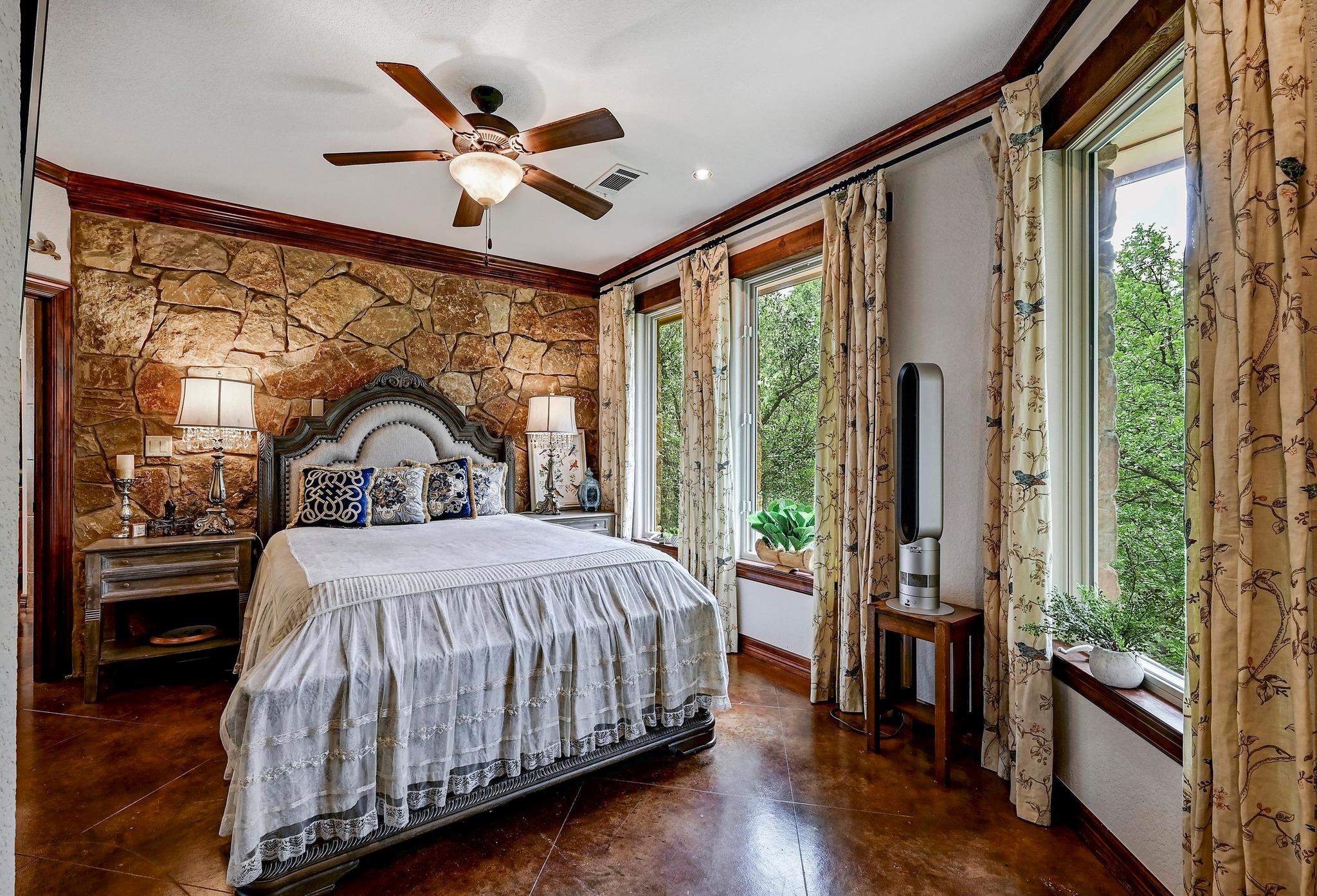 2600 Grapevine Springs Cv: primary bedroom