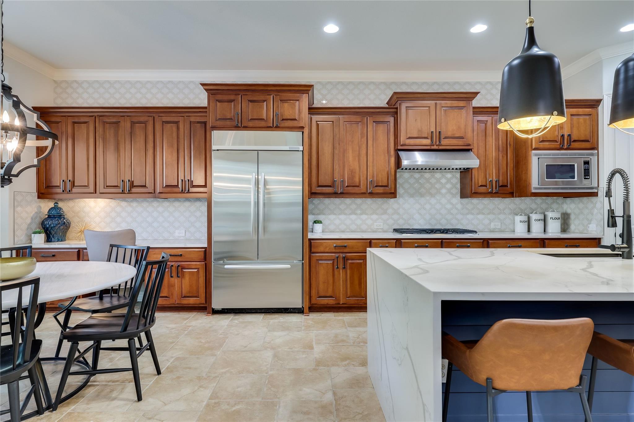 401 Bluff View Rd: kitchen