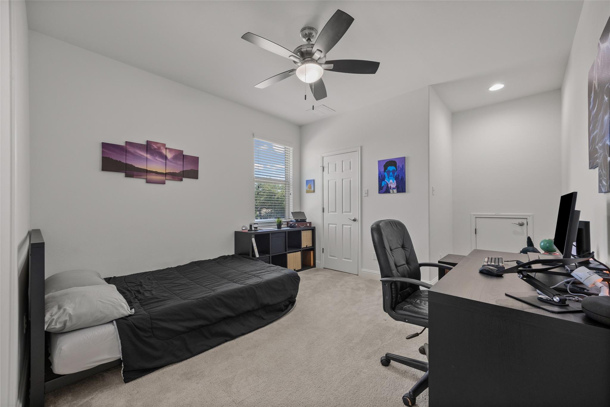 305 Stiles Cv: primary bedroom